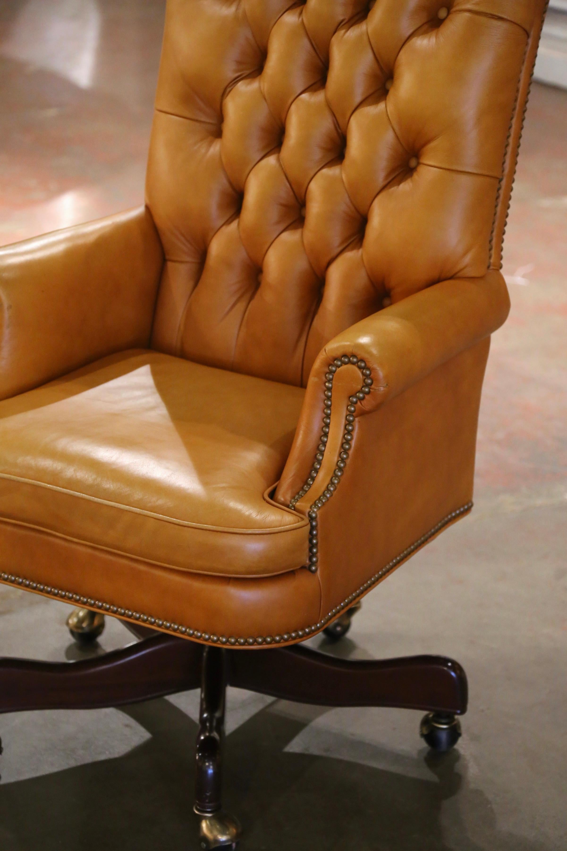 Américain Fauteuil de bureau vintage touffeté en cuir pivotant sur roulettes par Hancock & Moore