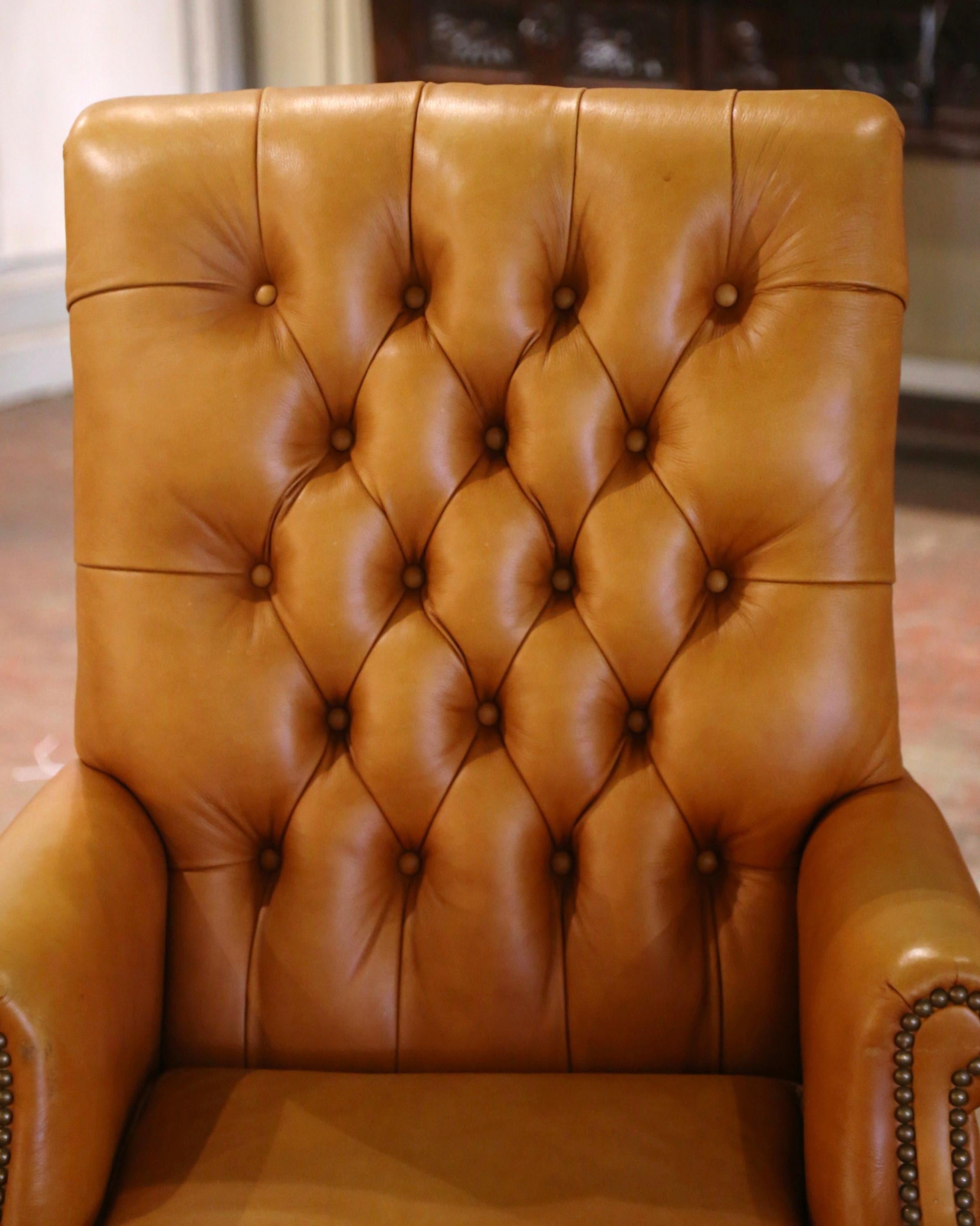 Fauteuil de bureau vintage touffeté en cuir pivotant sur roulettes par Hancock & Moore Excellent état à Dallas, TX
