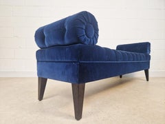 Banco-chaise de terciopelo azul marino vintage con capitoné y cojines cilíndricos, estilo de mediados de siglo