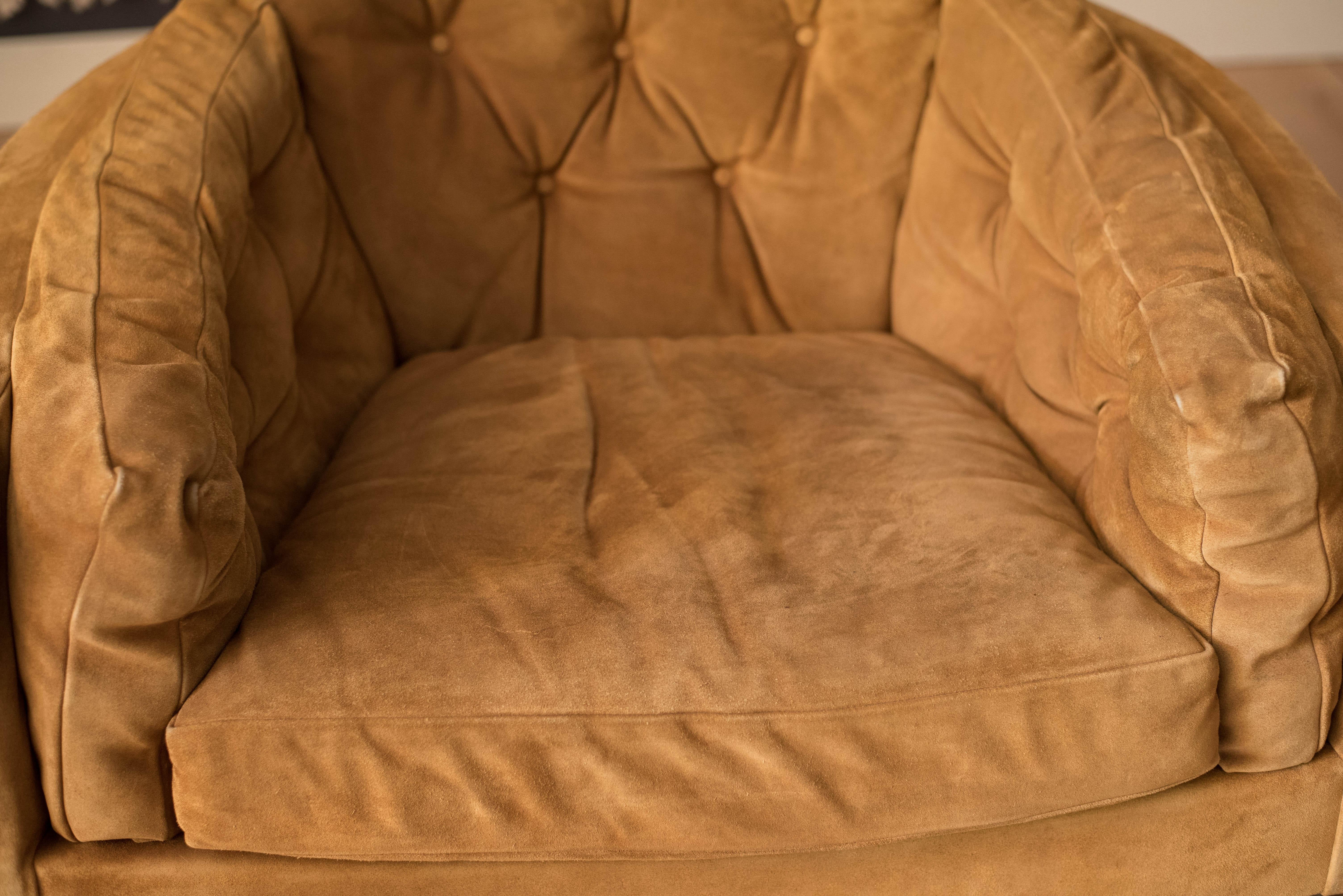 Vintage metropolitan tufted barrel lounge chair, circa 1970s. This piece comes in the original tan suede fabric and solid brass frame.



Offered by Mid Century Maddist