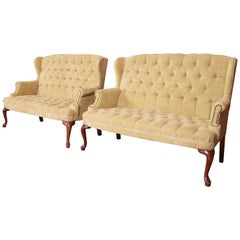 Paire de Love Seats Chesterfield en velours touffeté vintage