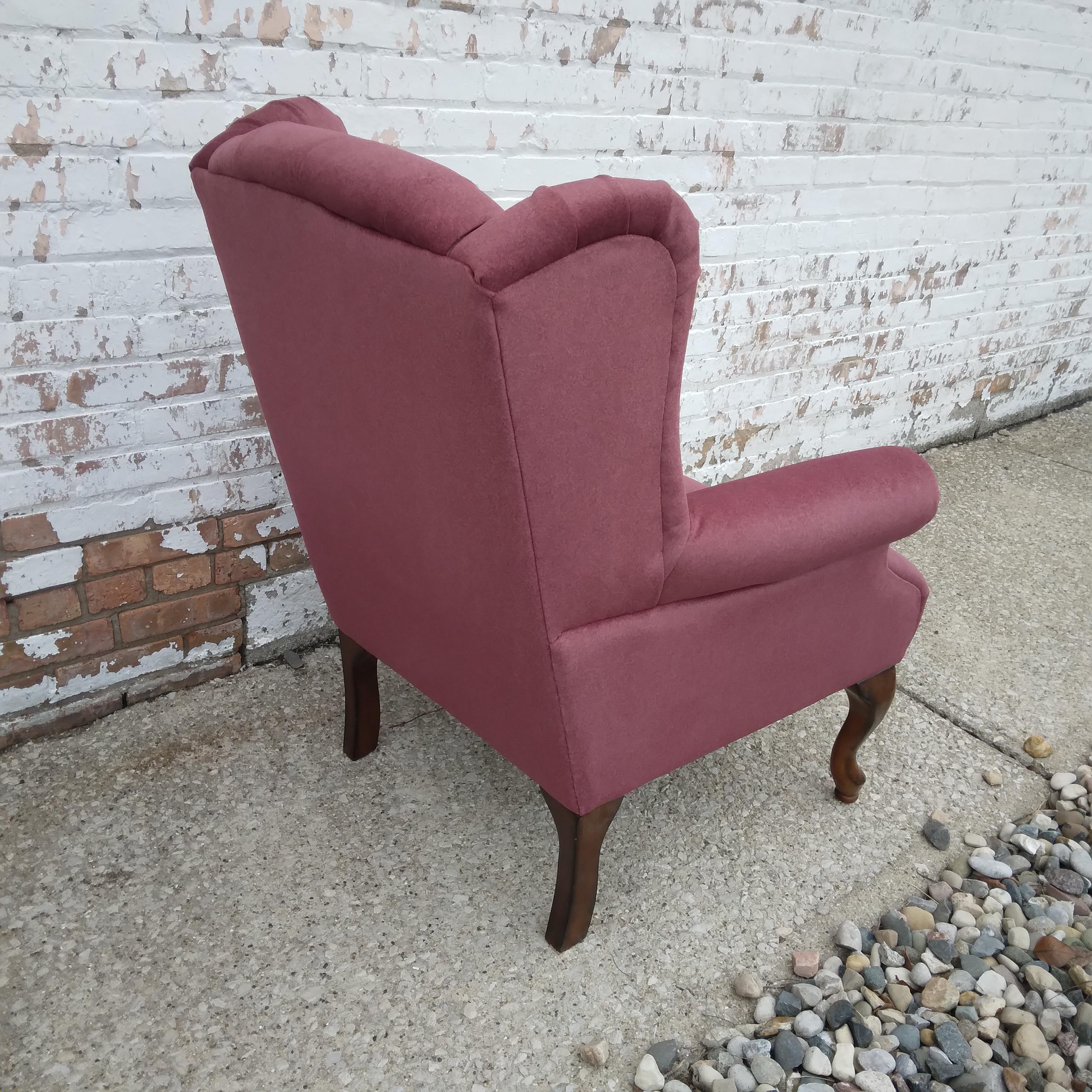 Vintage Tufted Wingback Chair aus rosa Chenille (20. Jahrhundert) im Angebot