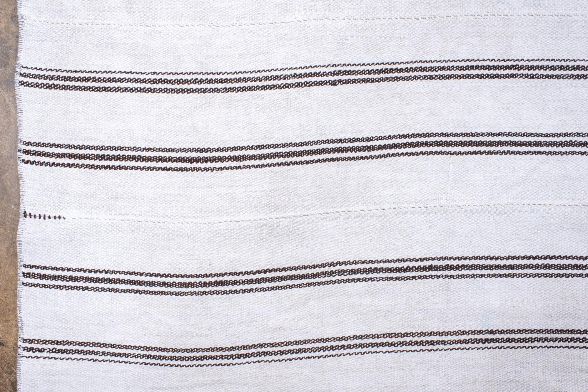 Tukish-Kelim mit Korbgeflecht-Design im Zustand „Hervorragend“ im Angebot in New York, NY