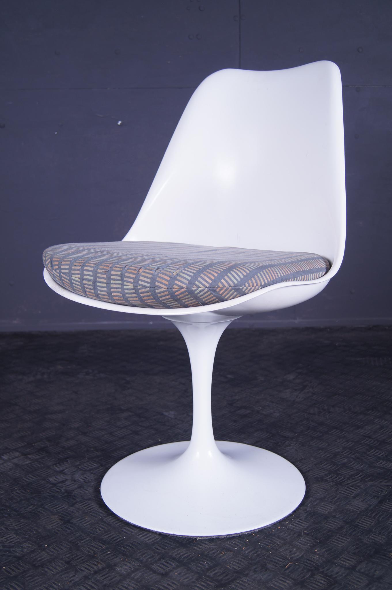 Vintage Tulip Chair by Eero Saarinen 3