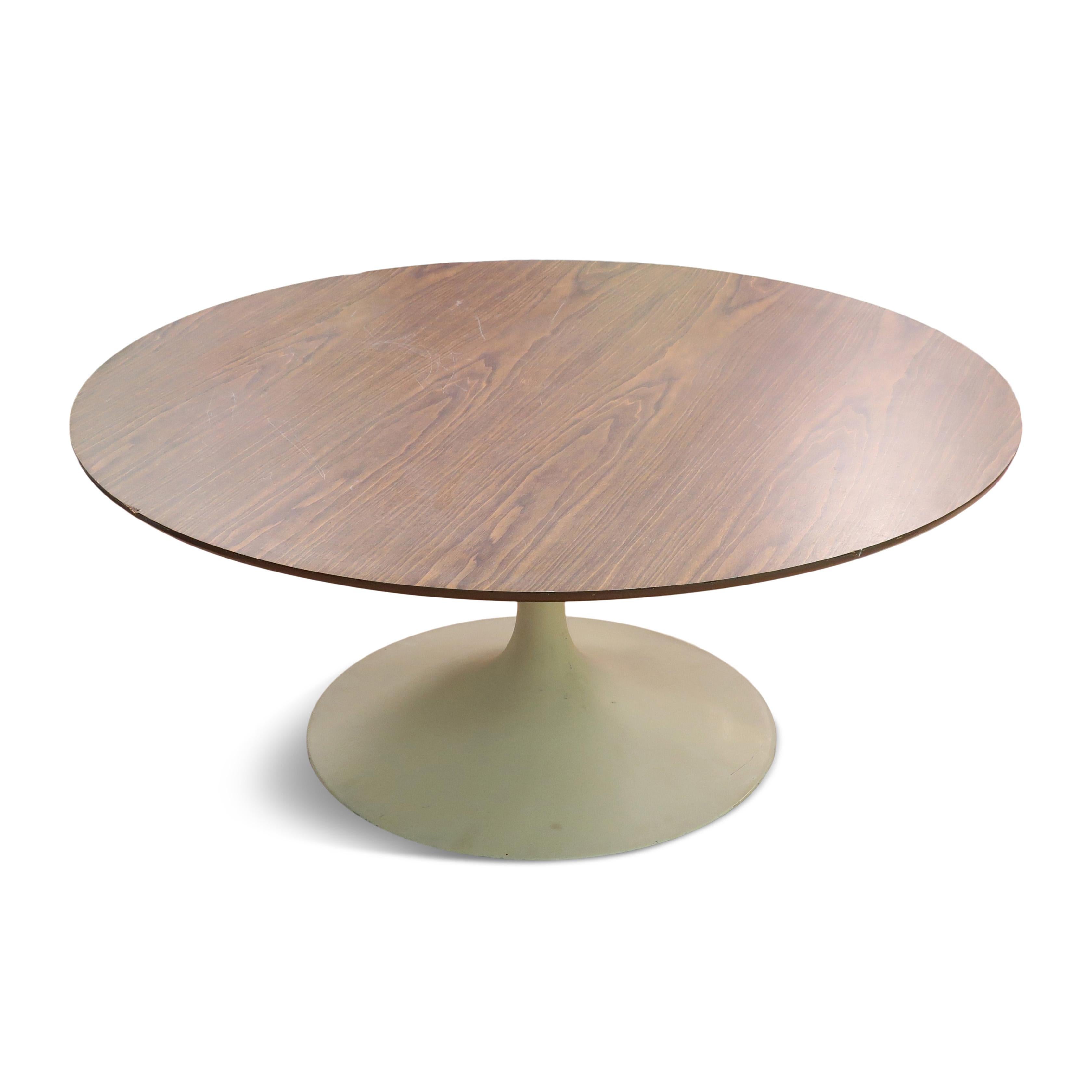 A vintage coffee table by Eero Saarinen for Knoll with white tulip base and laminate top. This icon of mid-century modern design was acquired from the family of the original owner, who purchased it in the 60's. The table top features a beveled edge