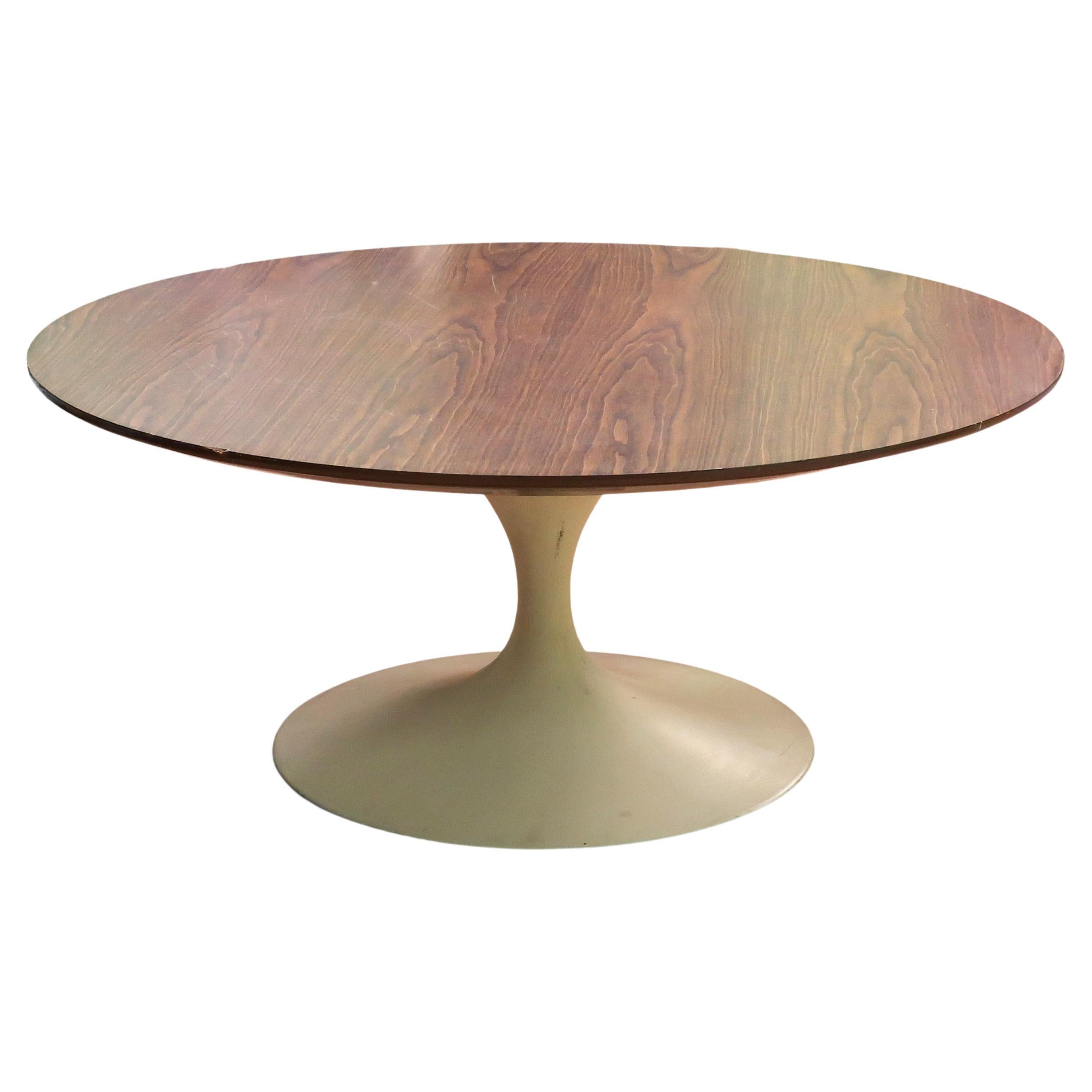 Vintage Tulip Coffee Table by Eero Saarinen for Knoll For Sale