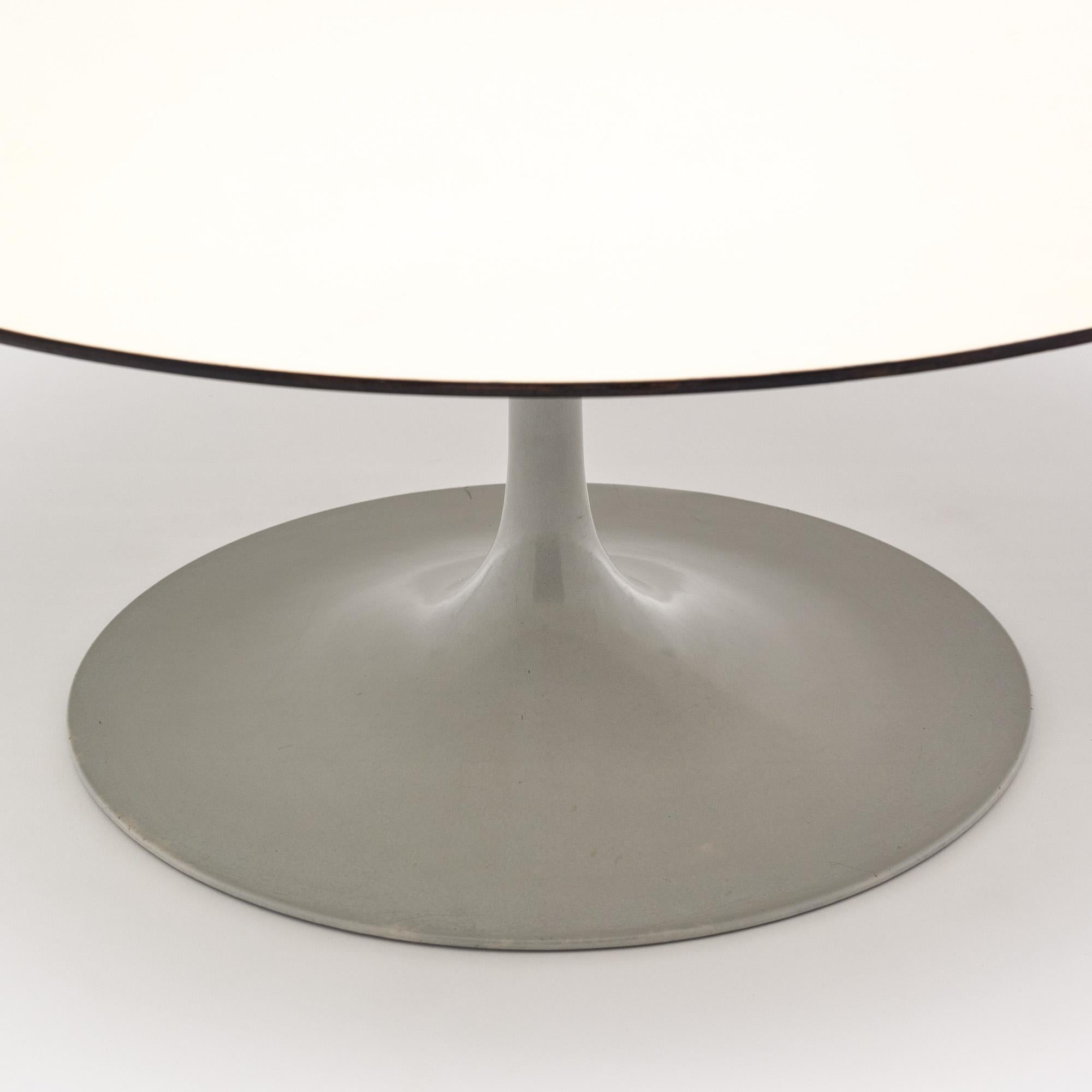 Vintage Tulip Coffee Table (Metall) im Angebot