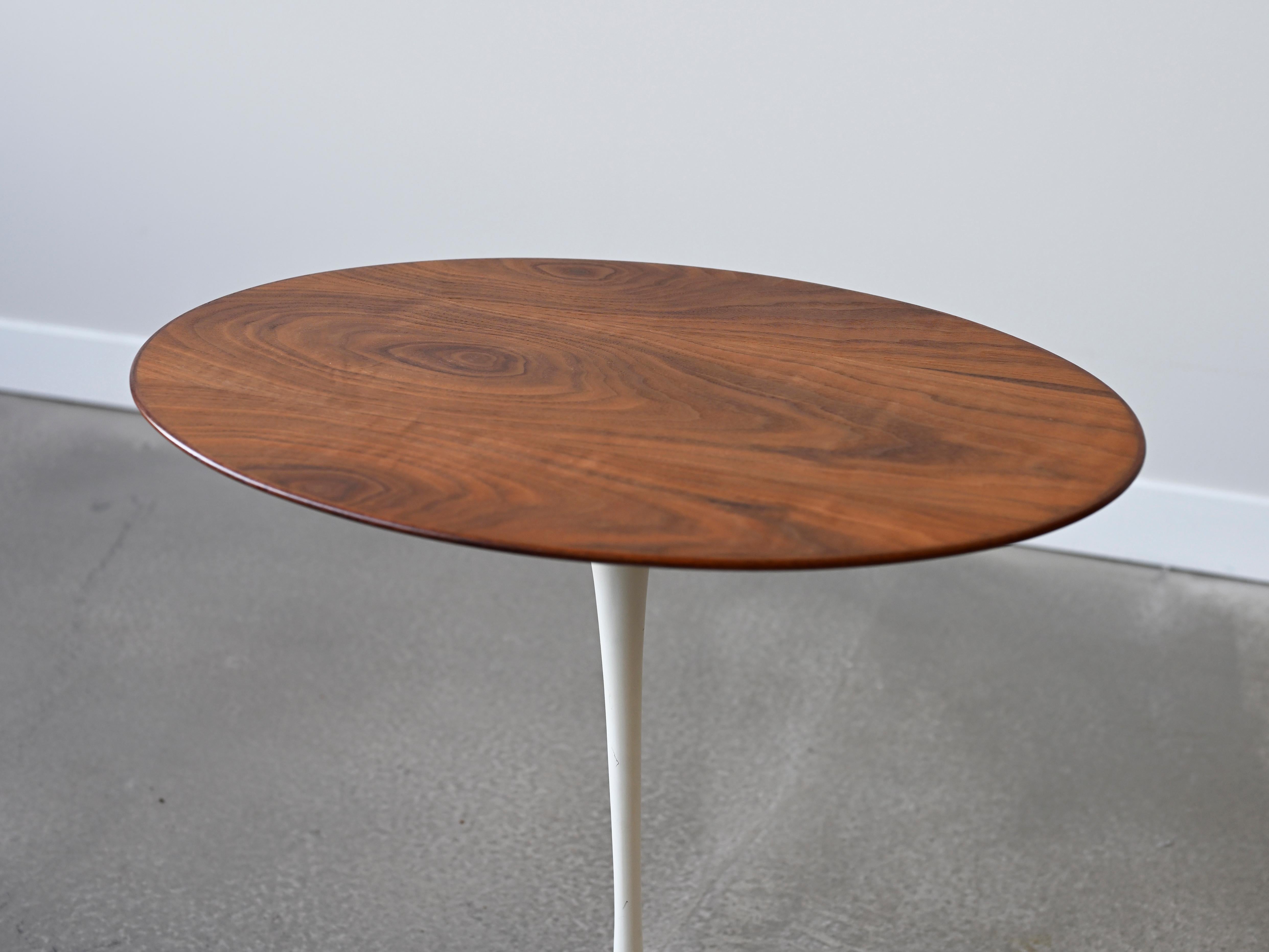 Mid-Century Modern Vintage Tulip Side Table with Oval Walnut Top by Eero Saarinen for Knoll For Sale