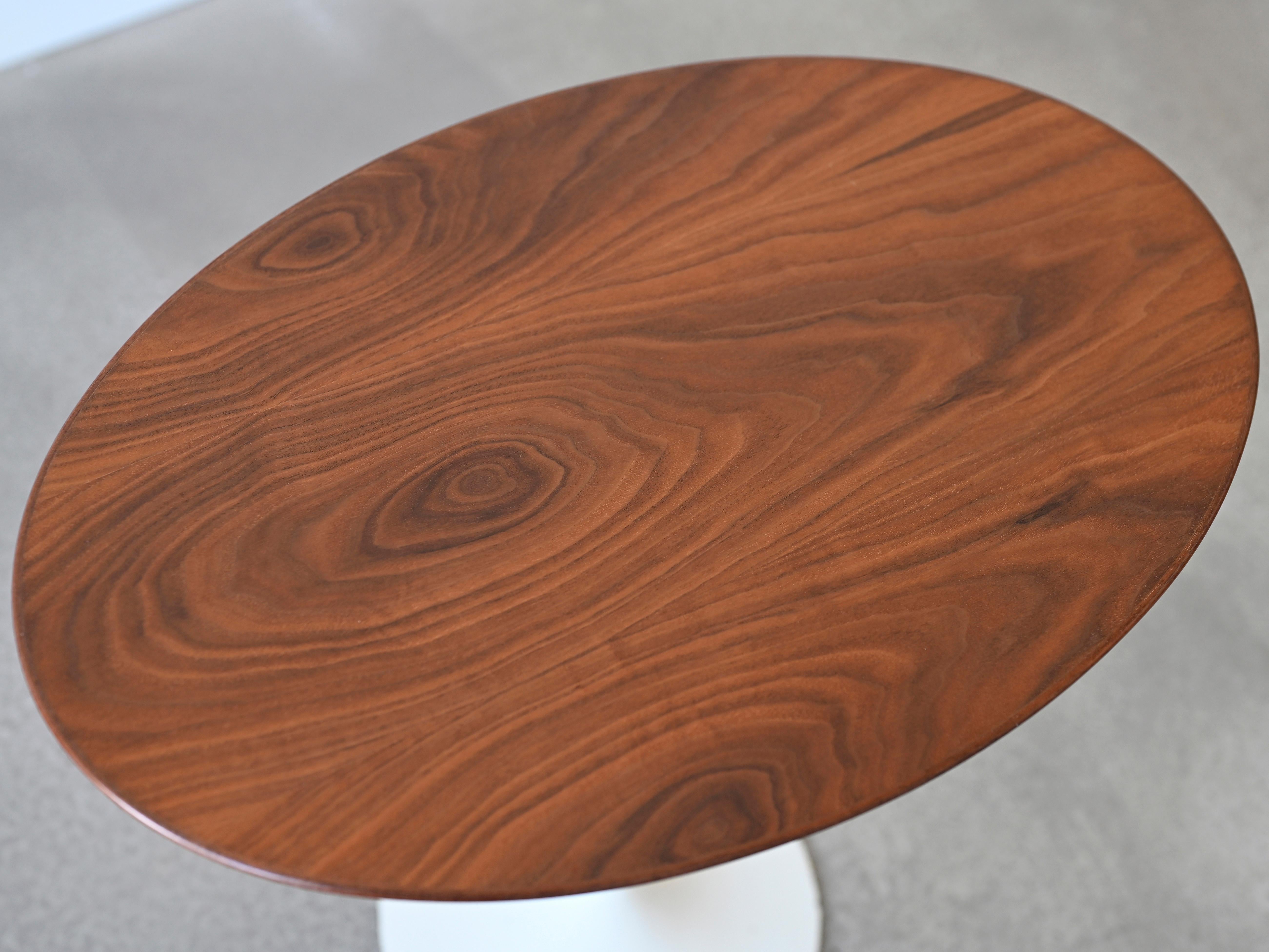Vintage Tulip Side Table with Oval Walnut Top by Eero Saarinen for Knoll For Sale 2