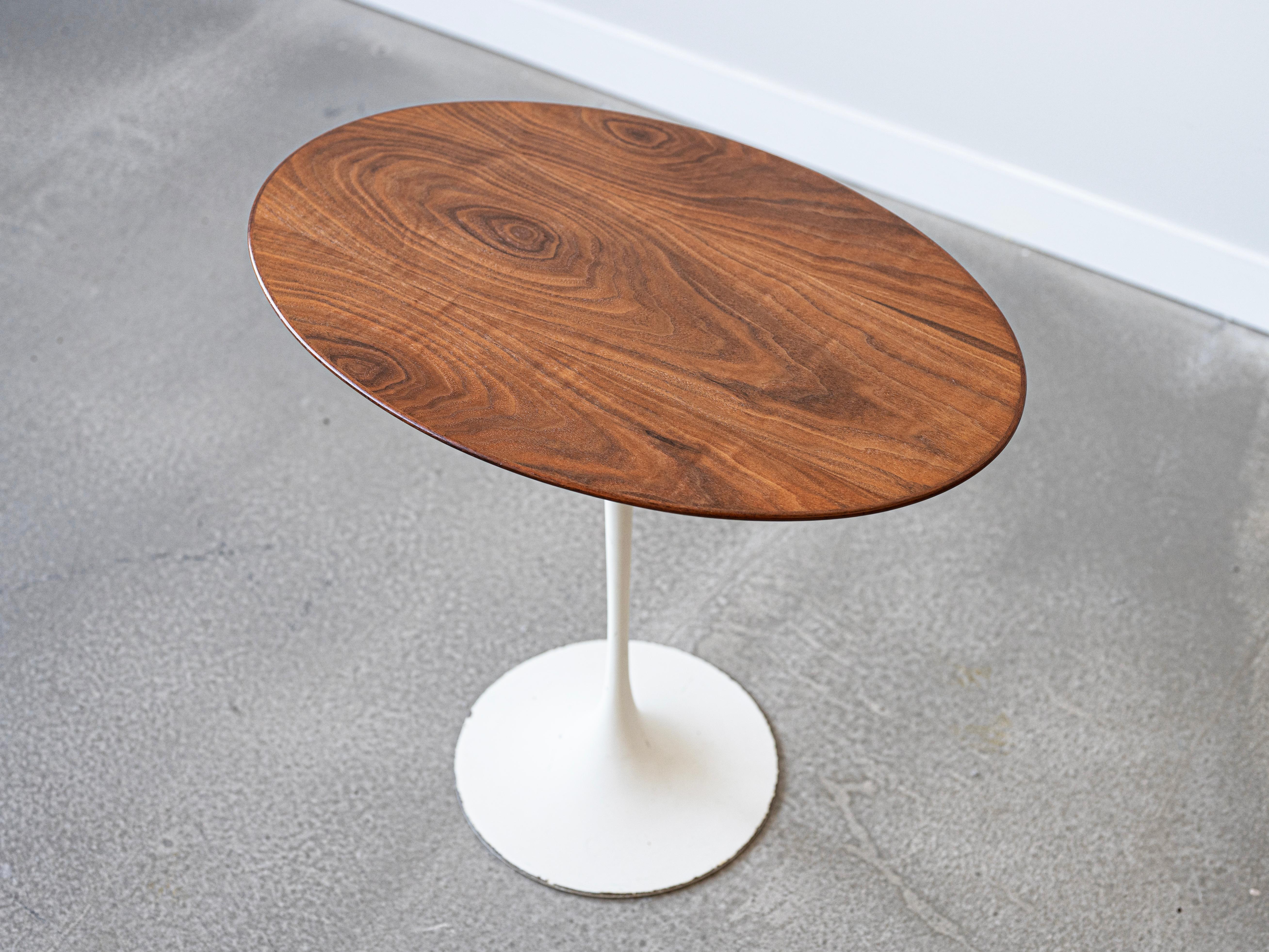 Vintage Tulip Side Table with Oval Walnut Top by Eero Saarinen for Knoll For Sale 3