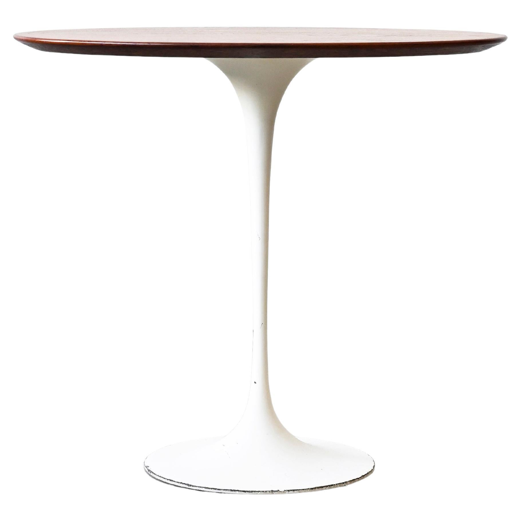 Vintage Tulip Side Table with Oval Walnut Top by Eero Saarinen for Knoll For Sale