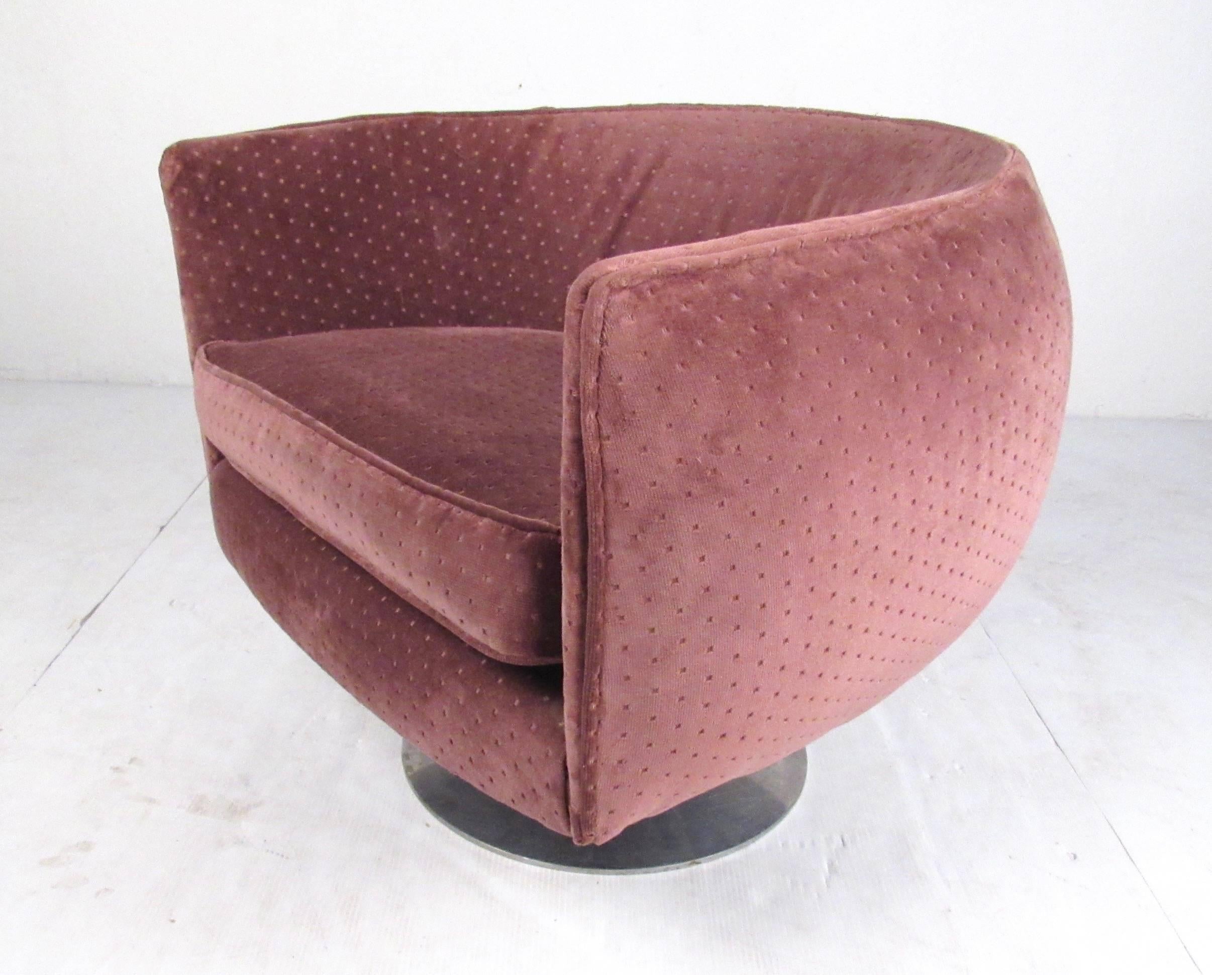 This stylish midcentury club chair features an upholstered barrel back seat on tulip style aluminum base. Swivel function and retro modern appeal make this a versatile and memorable seating addition to home or office interior. Please confirm item
