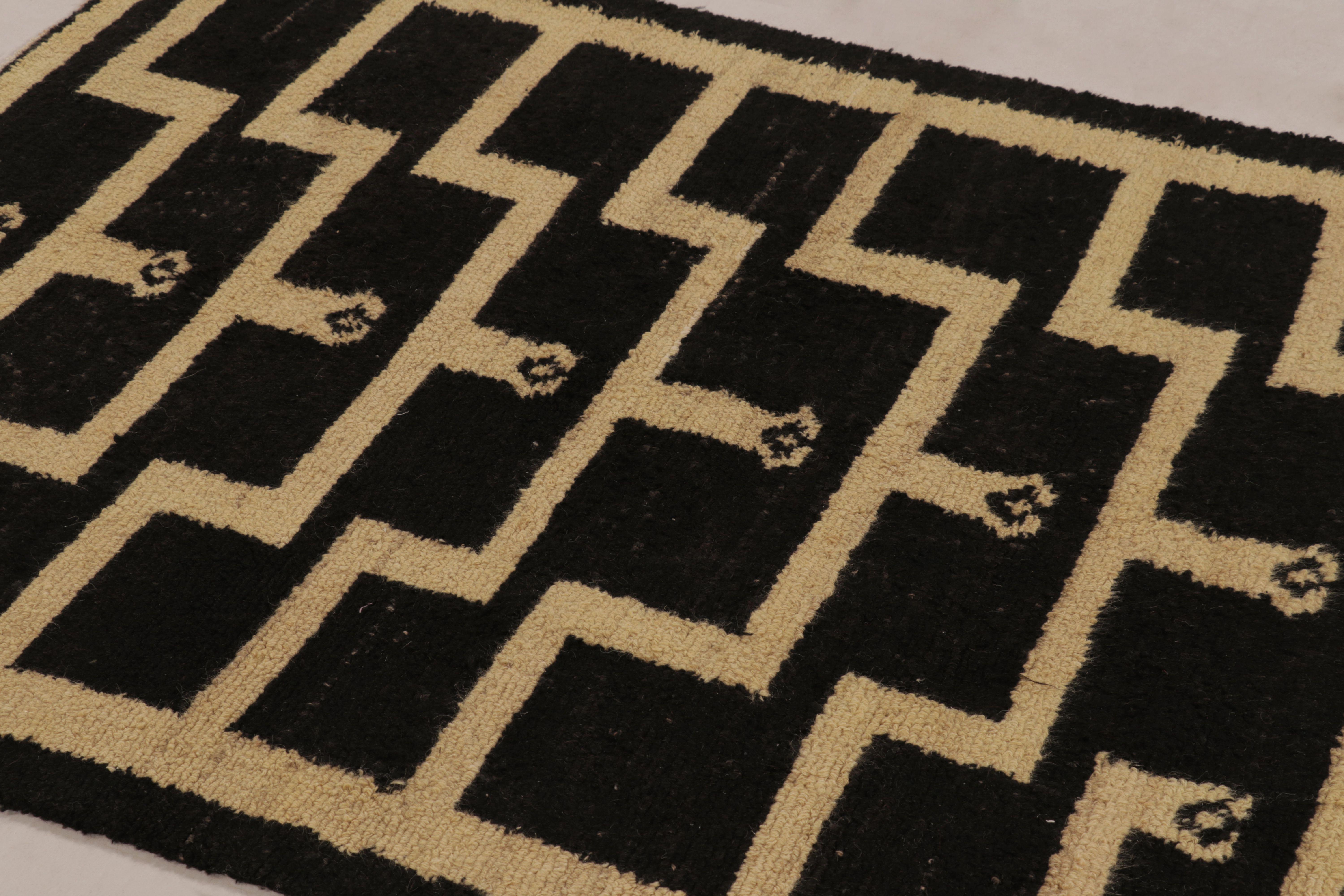 Vintage Tulu High-Low Rug in Black and Beige Geometric Patterns - Rug & Kilim (Handgeknüpft) im Angebot