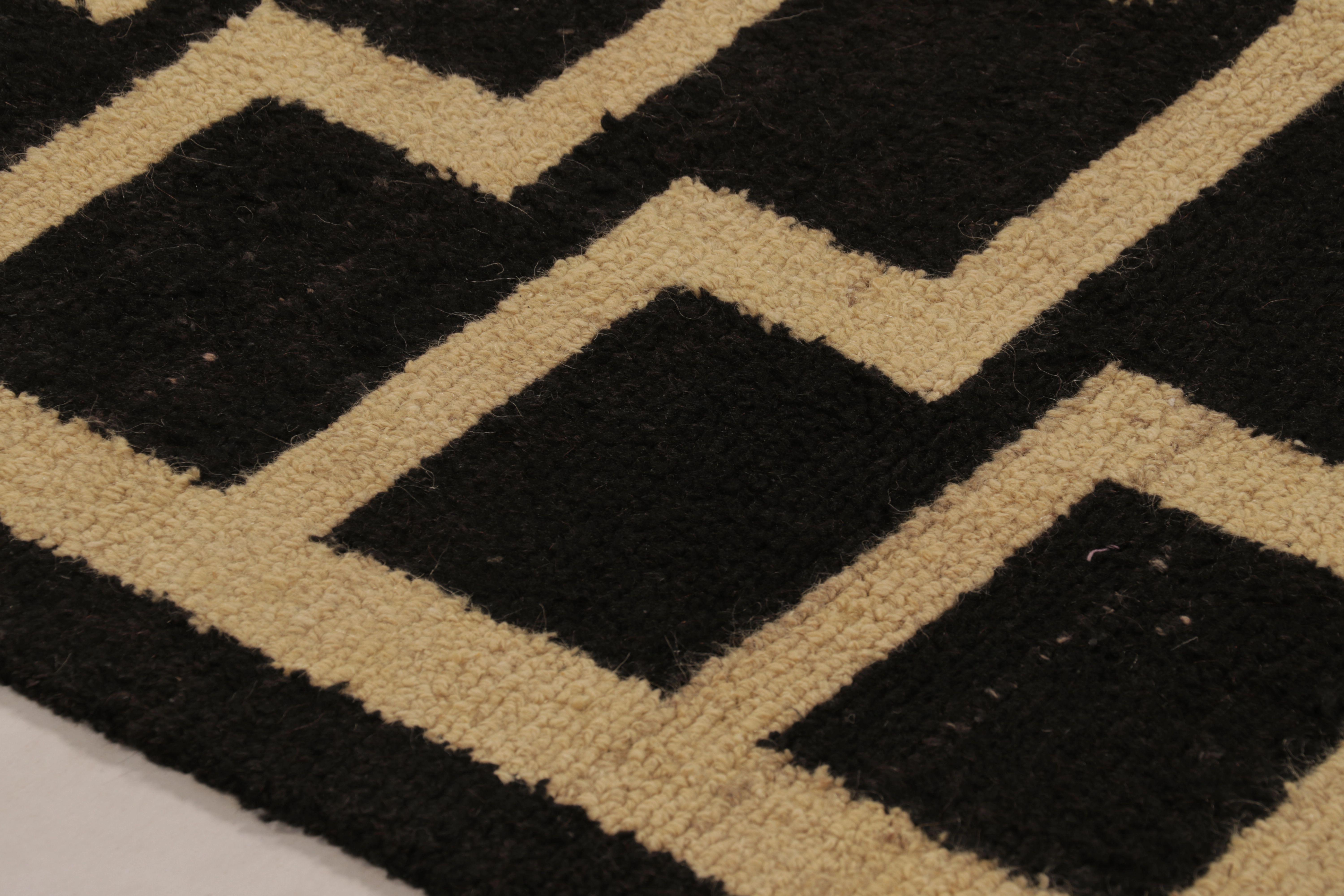Vintage Tulu High-Low Rug in Black and Beige Geometric Patterns - Rug & Kilim (Mitte des 20. Jahrhunderts) im Angebot