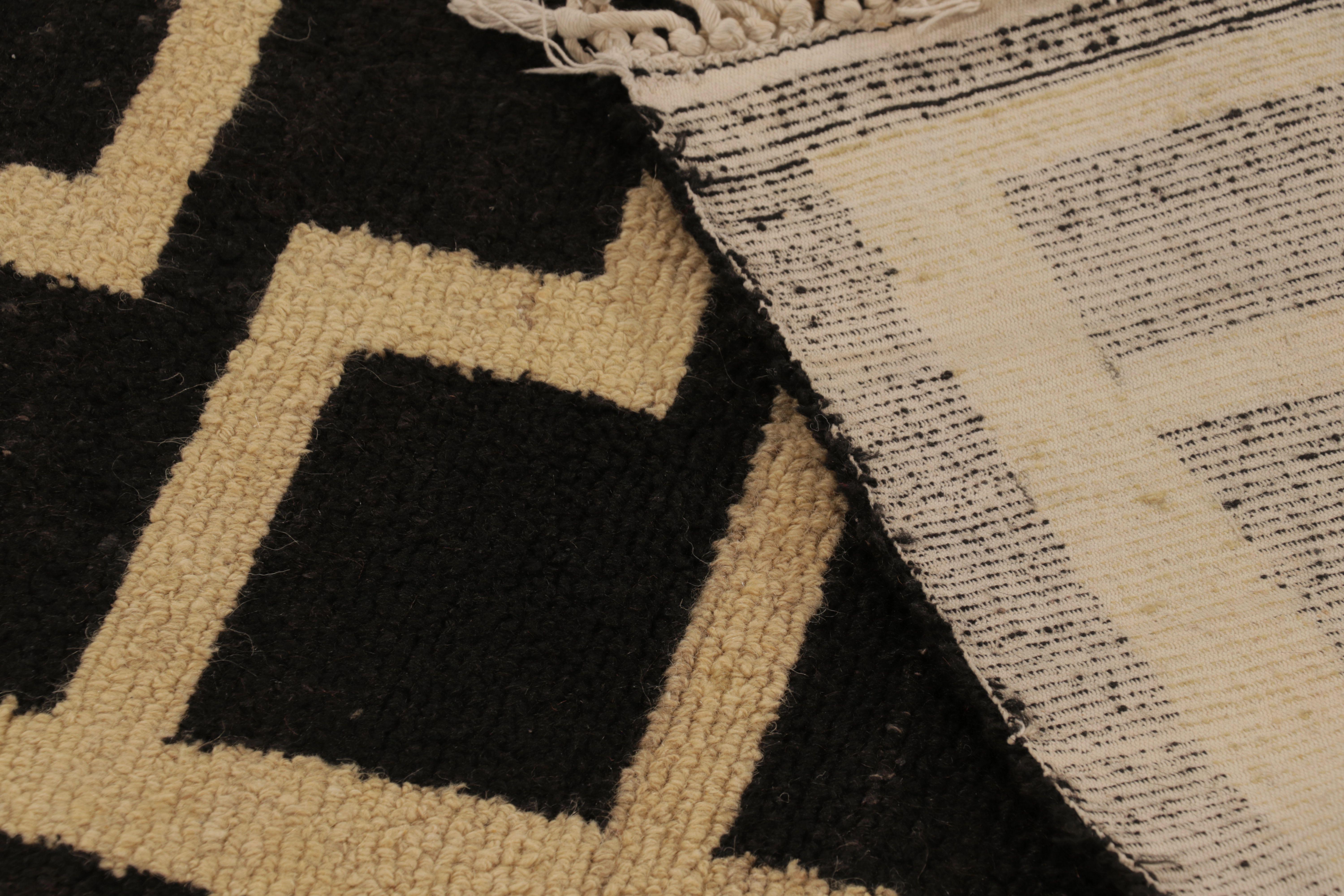Vintage Tulu High-Low Rug in Black and Beige Geometric Patterns - Rug & Kilim im Angebot 1