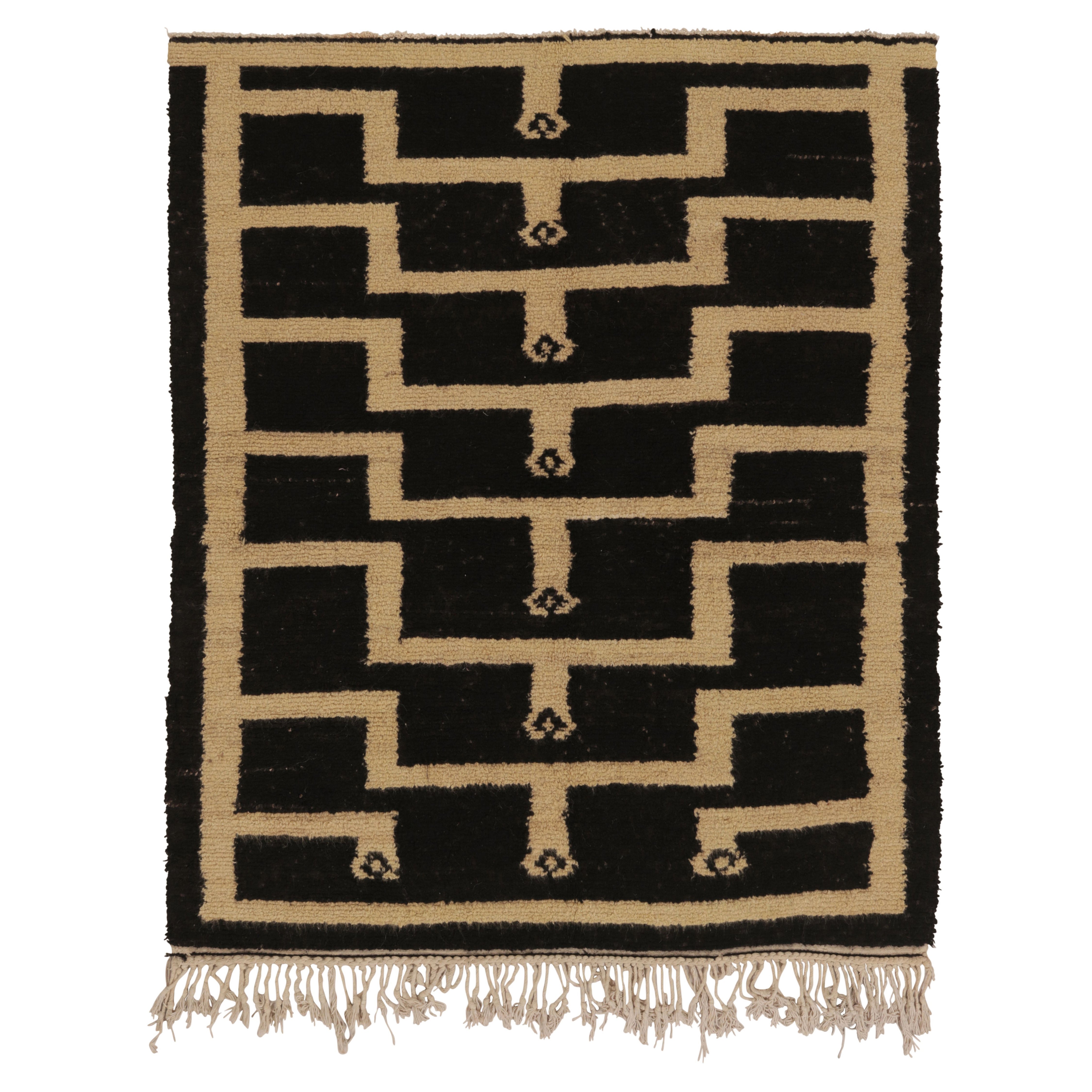 Tappeto Tulu High-Low vintage con motivi geometrici neri e beige - Rug 
Kilim in vendita