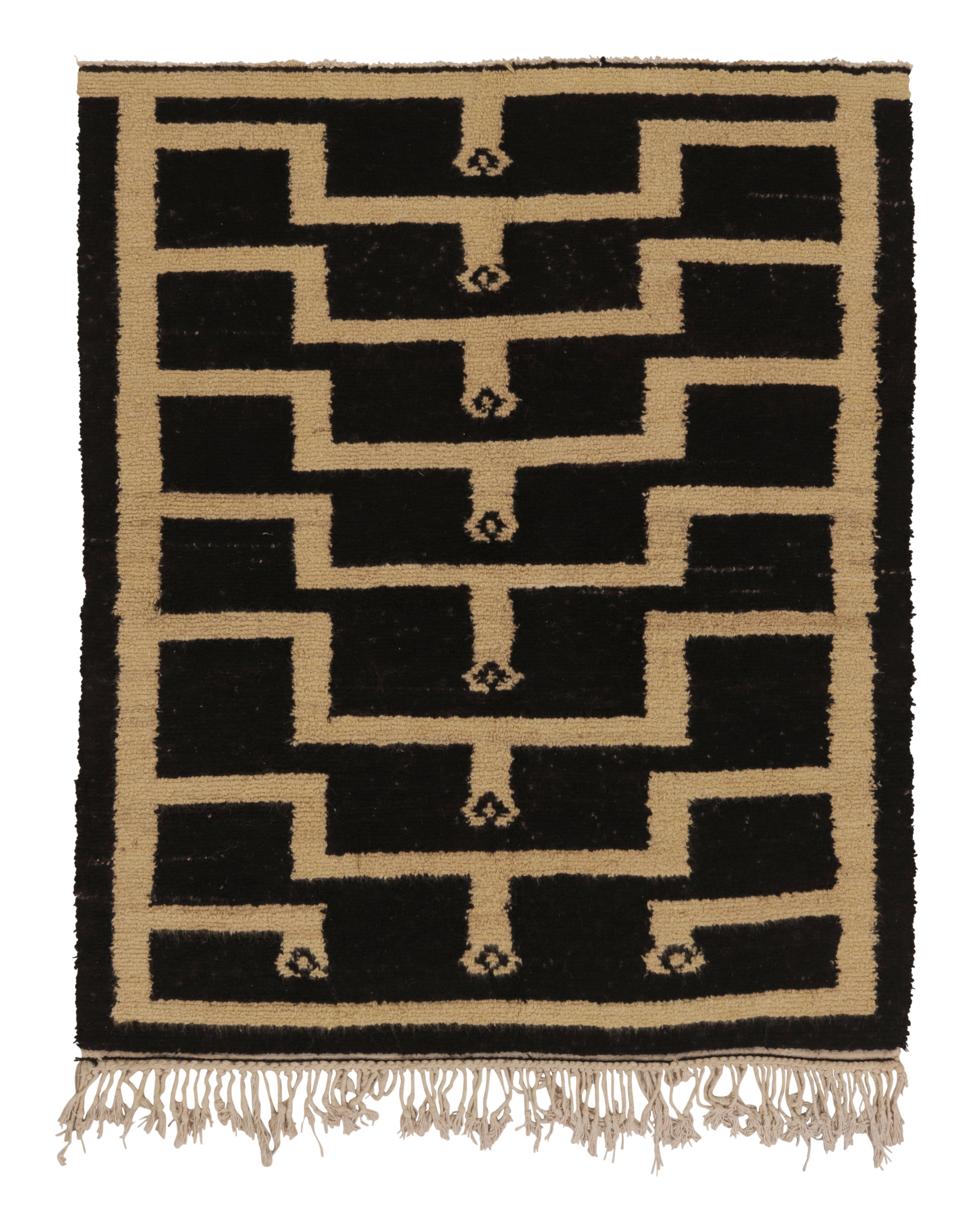Vintage Tulu High-Low Rug in Black and Beige Geometric Patterns - Rug & Kilim im Angebot