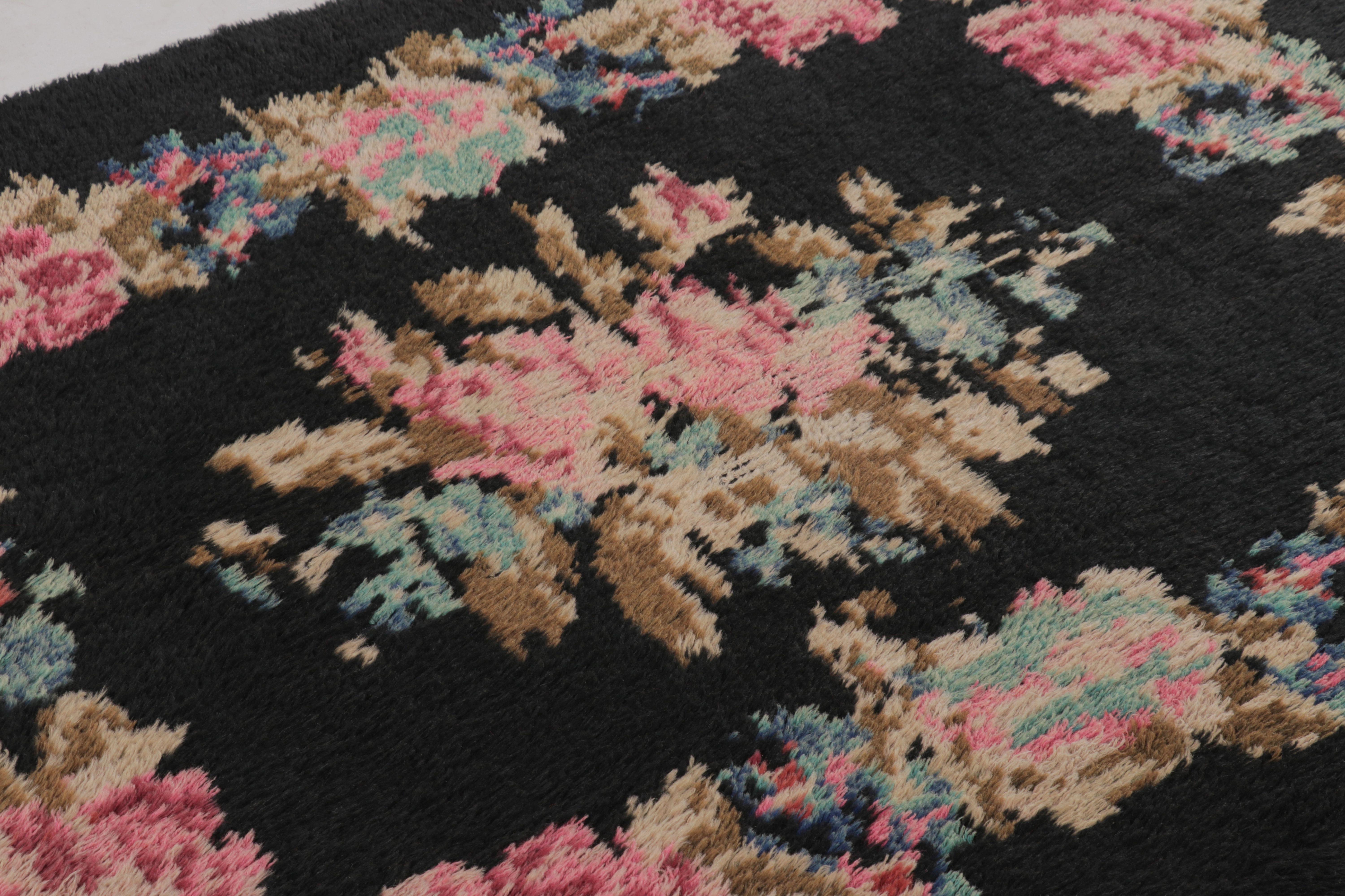 Vintage Tulu Teppich, Schwarz mit bessarabisch inspiriertem Blumenmedaillon - Rug & Kilim (Handgeknüpft) im Angebot