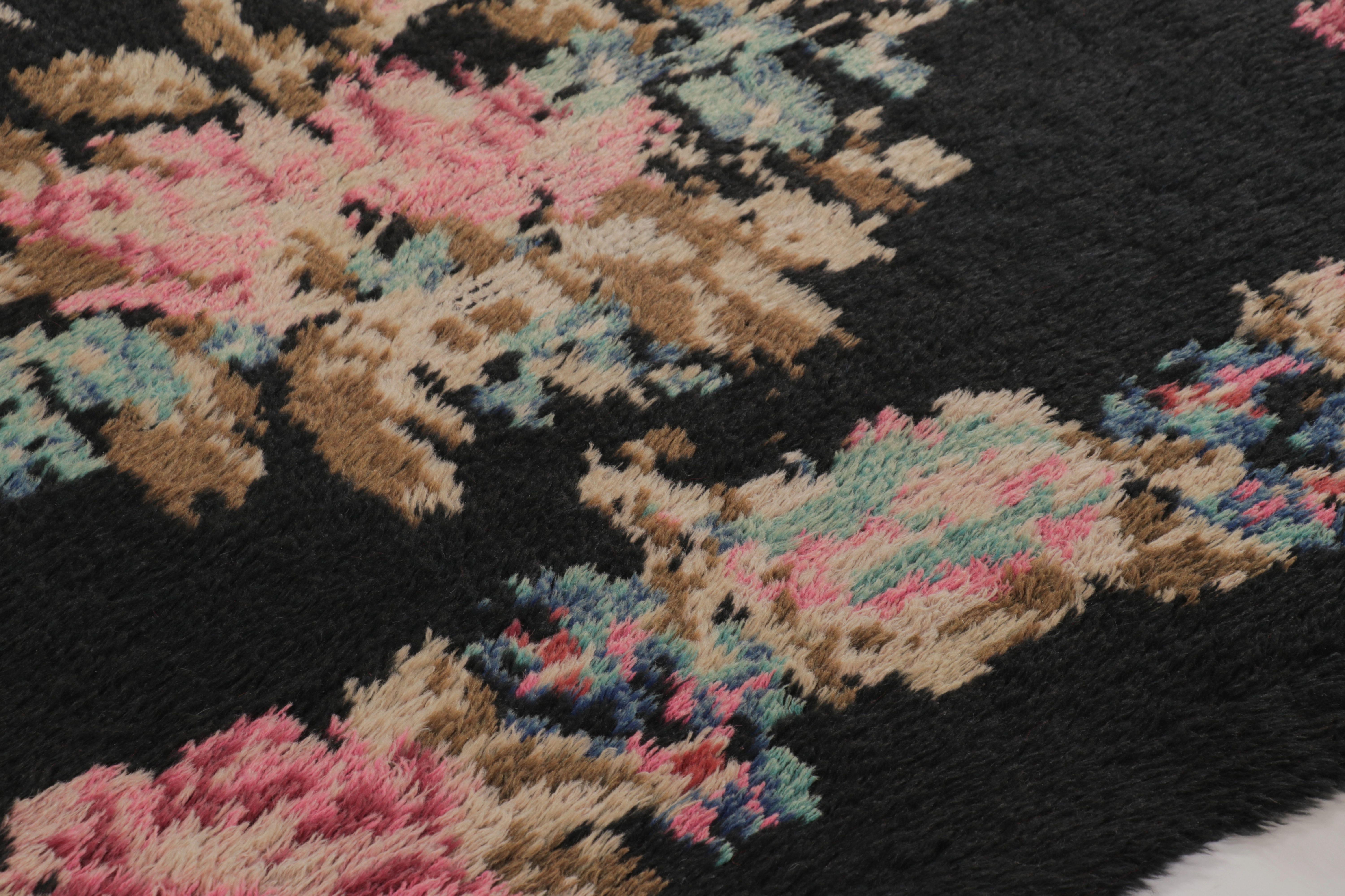 Vintage Tulu Teppich, Schwarz mit bessarabisch inspiriertem Blumenmedaillon - Rug & Kilim im Zustand „Gut“ im Angebot in Long Island City, NY