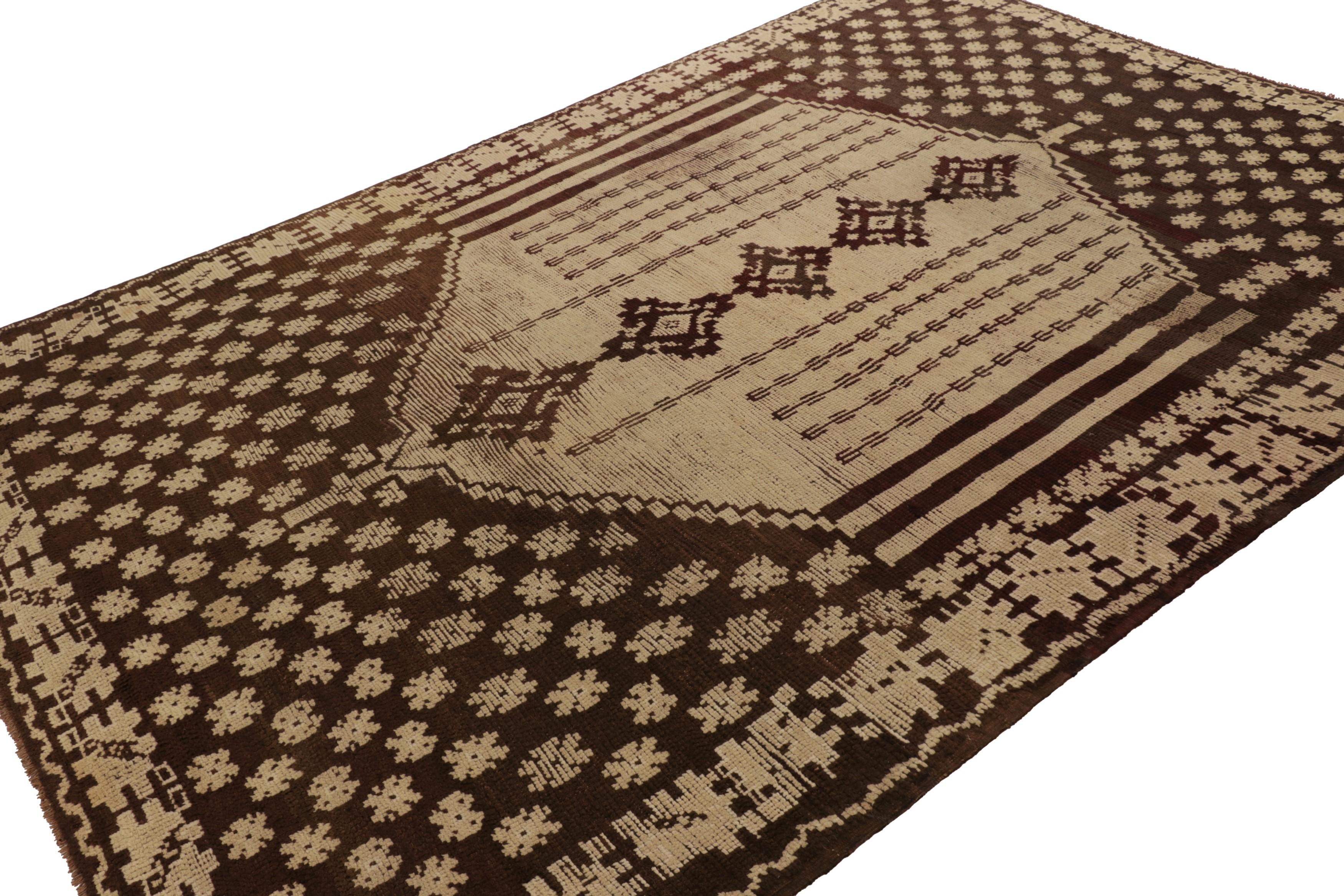 Alfombra Tulu Vintage Beige-Marrón con Medallón Geométrico - Rug & Kilim Anudado a mano en venta