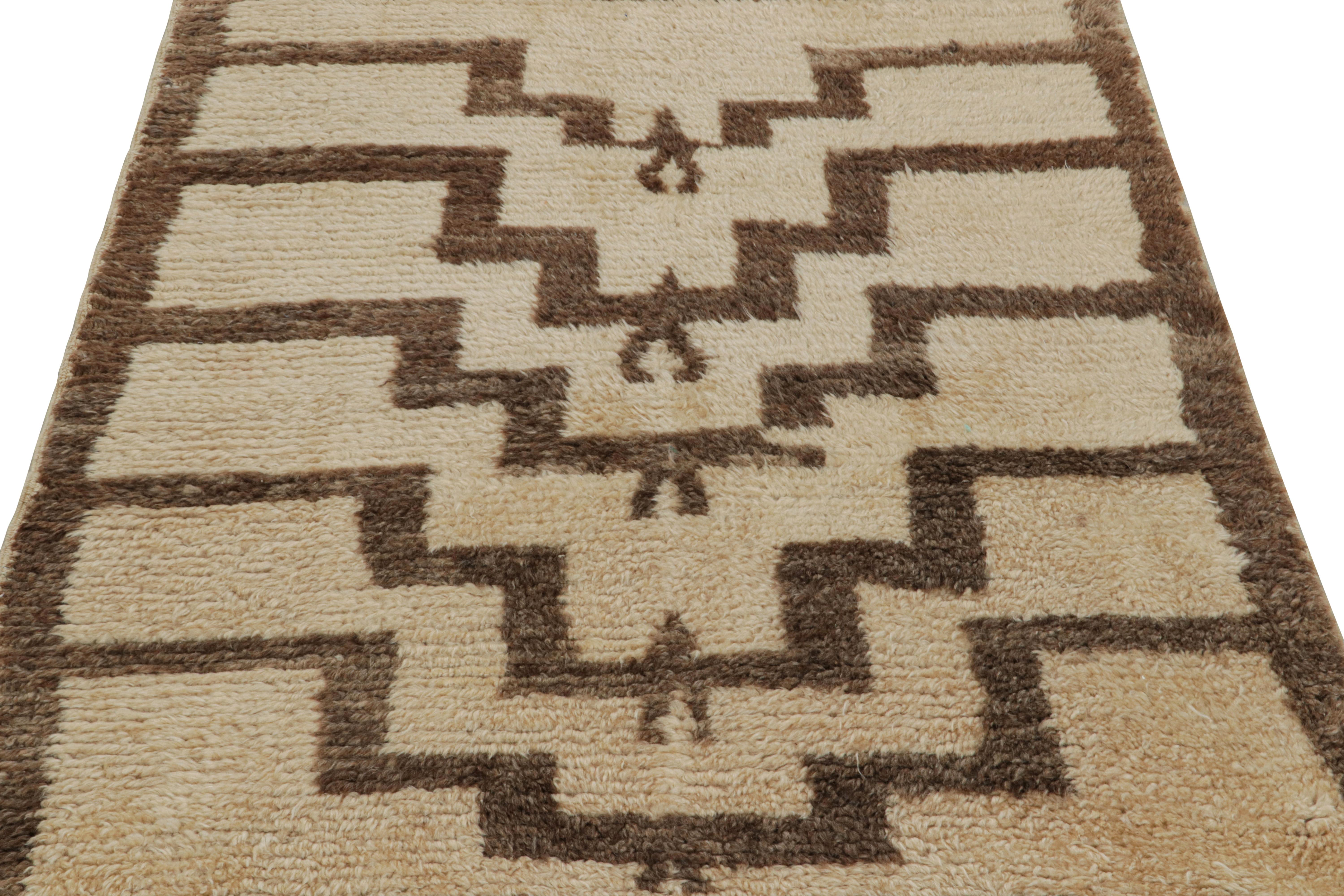 Vintage Tulu Teppich in Beige, mit braunen geometrischen Mustern, von Rug & Kilim  (Türkisch) im Angebot