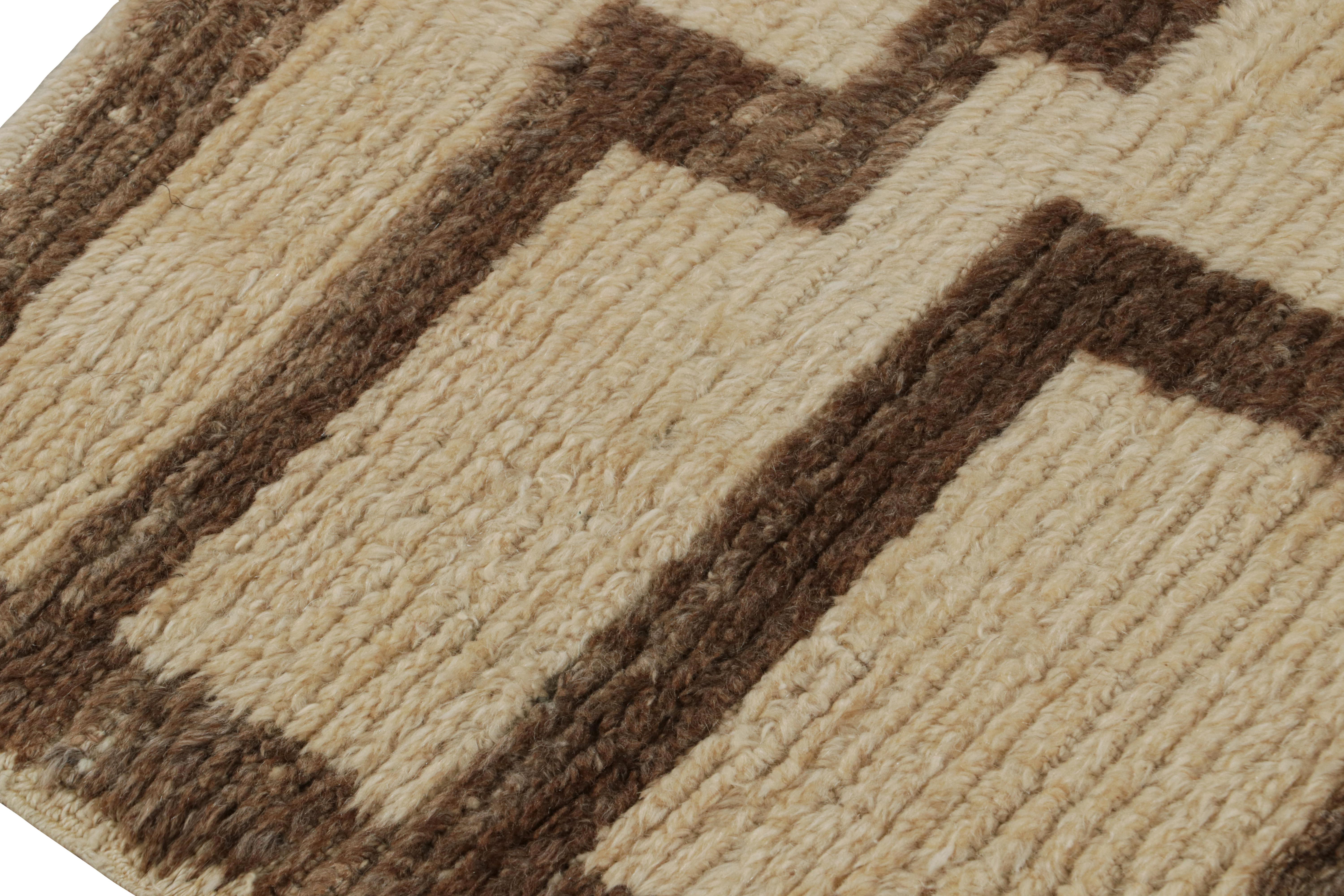 Vintage Tulu Teppich in Beige, mit braunen geometrischen Mustern, von Rug & Kilim  im Zustand „Gut“ im Angebot in Long Island City, NY