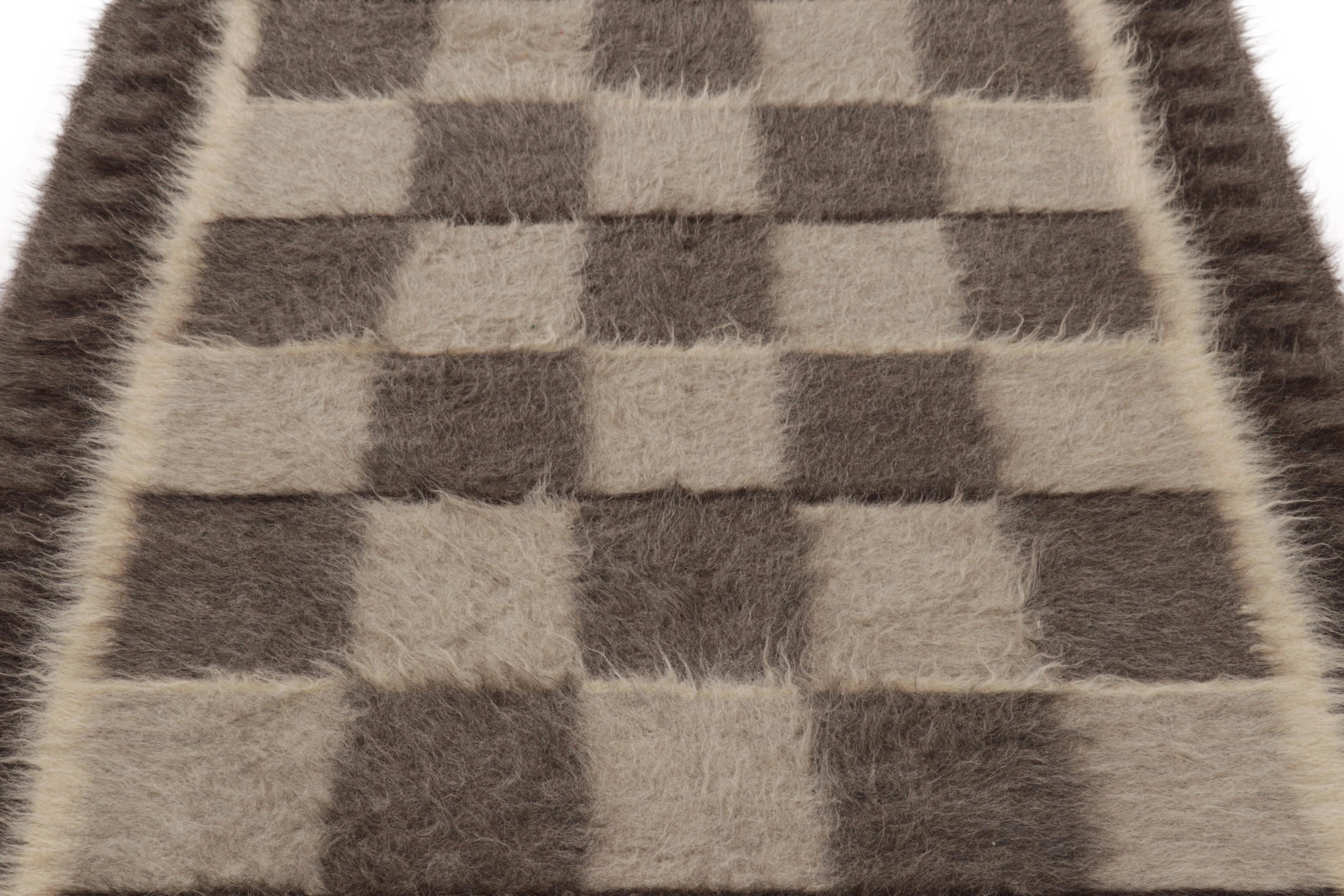 Anudada a mano en lana y originaria de Turquía hacia 1950-1960, esta alfombra Tulu vintage de 5x7 es una pieza extremadamente rara y la última incorporación a los archivos Vintage de Rug & Lilim.

Sobre el diseño: 

Esta excepcional alfombra Tulu