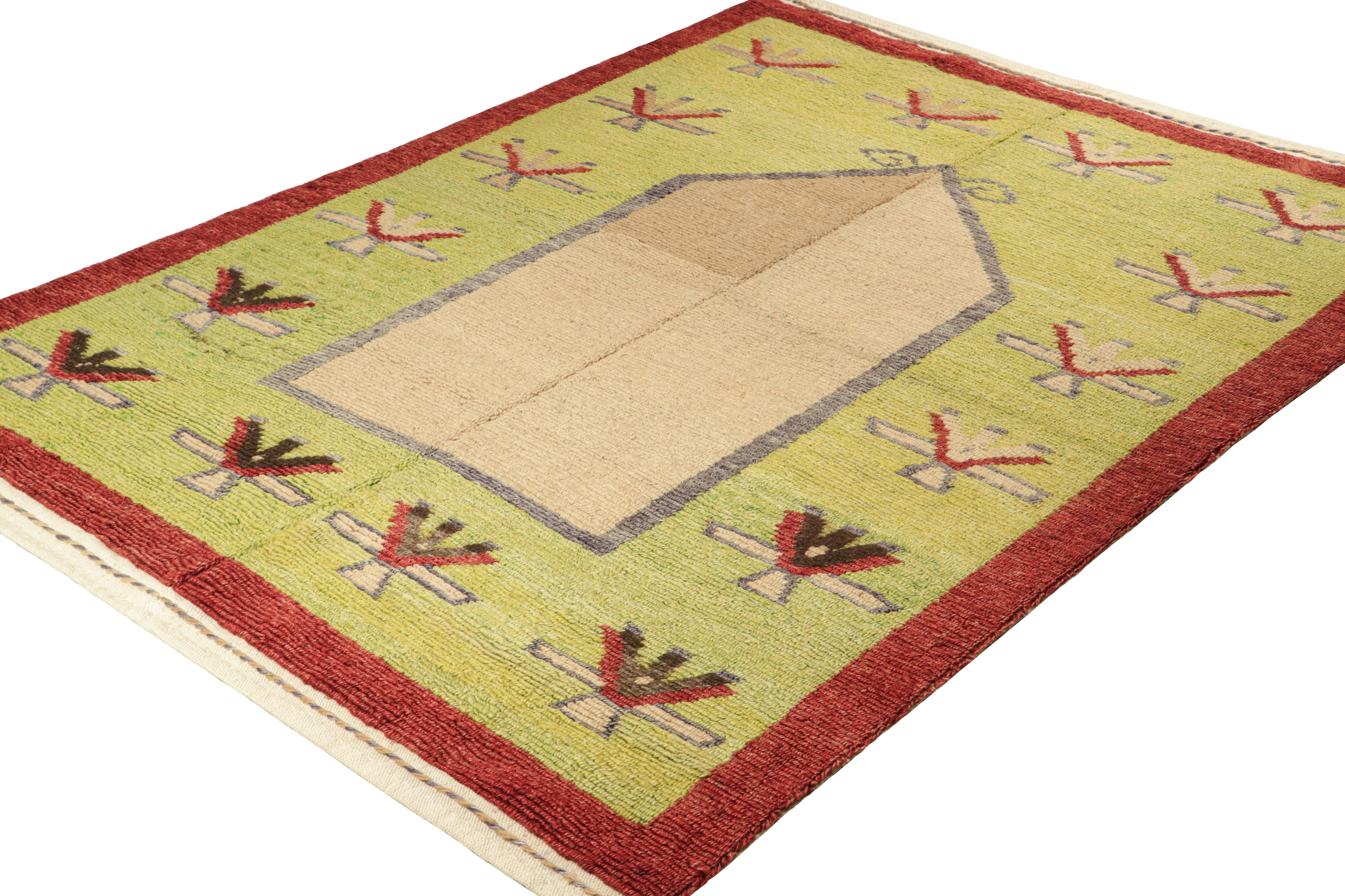 Vintage-Tulu-Teppich in Chartreuse mit geometrischen Mustern, von Rug & Kilim (Handgeknüpft) im Angebot