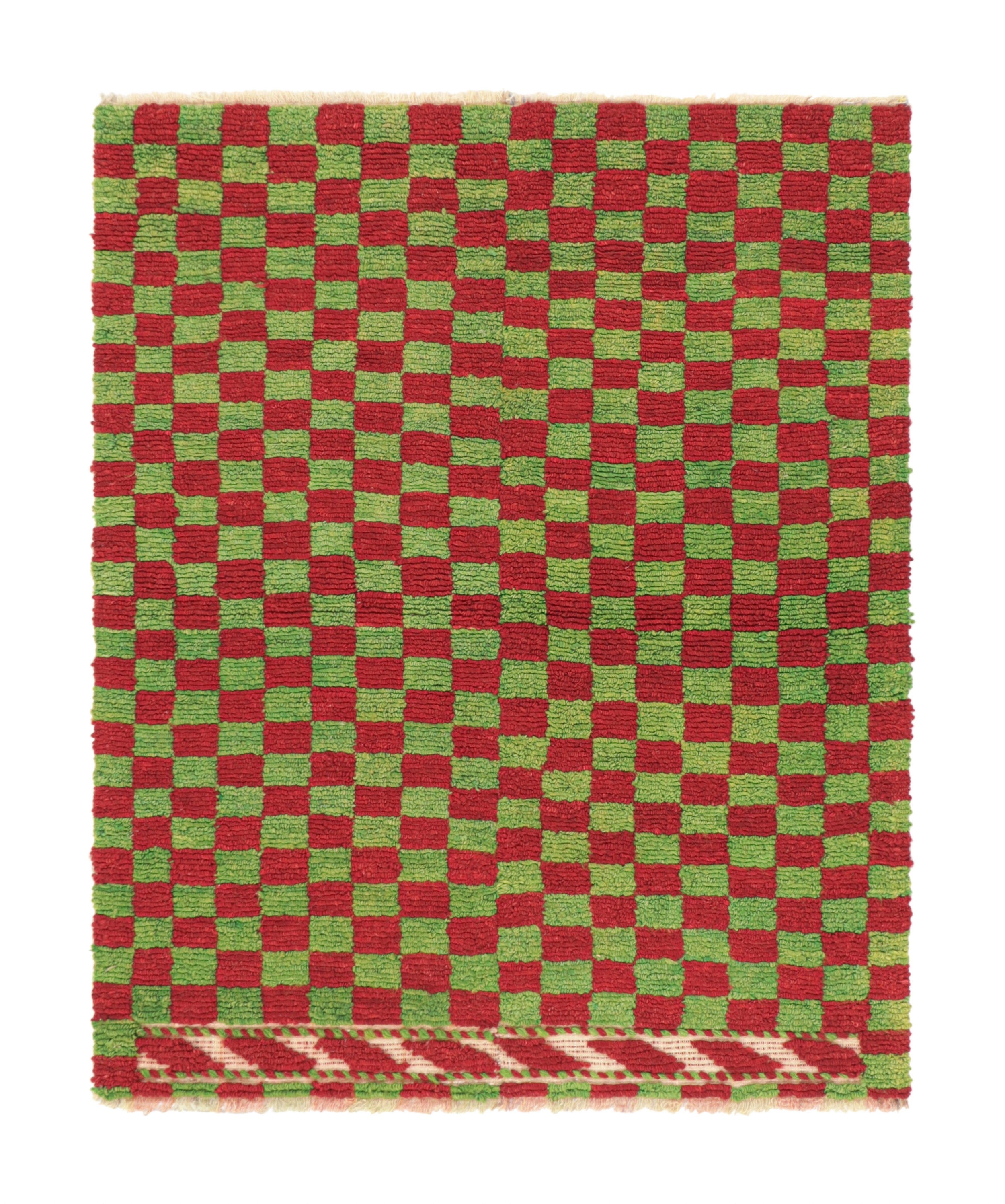 Alfombra Tulu Vintage de los años 50 con diseño geométrico de tablero de ajedrez rojo y verde by Rug & Kilim