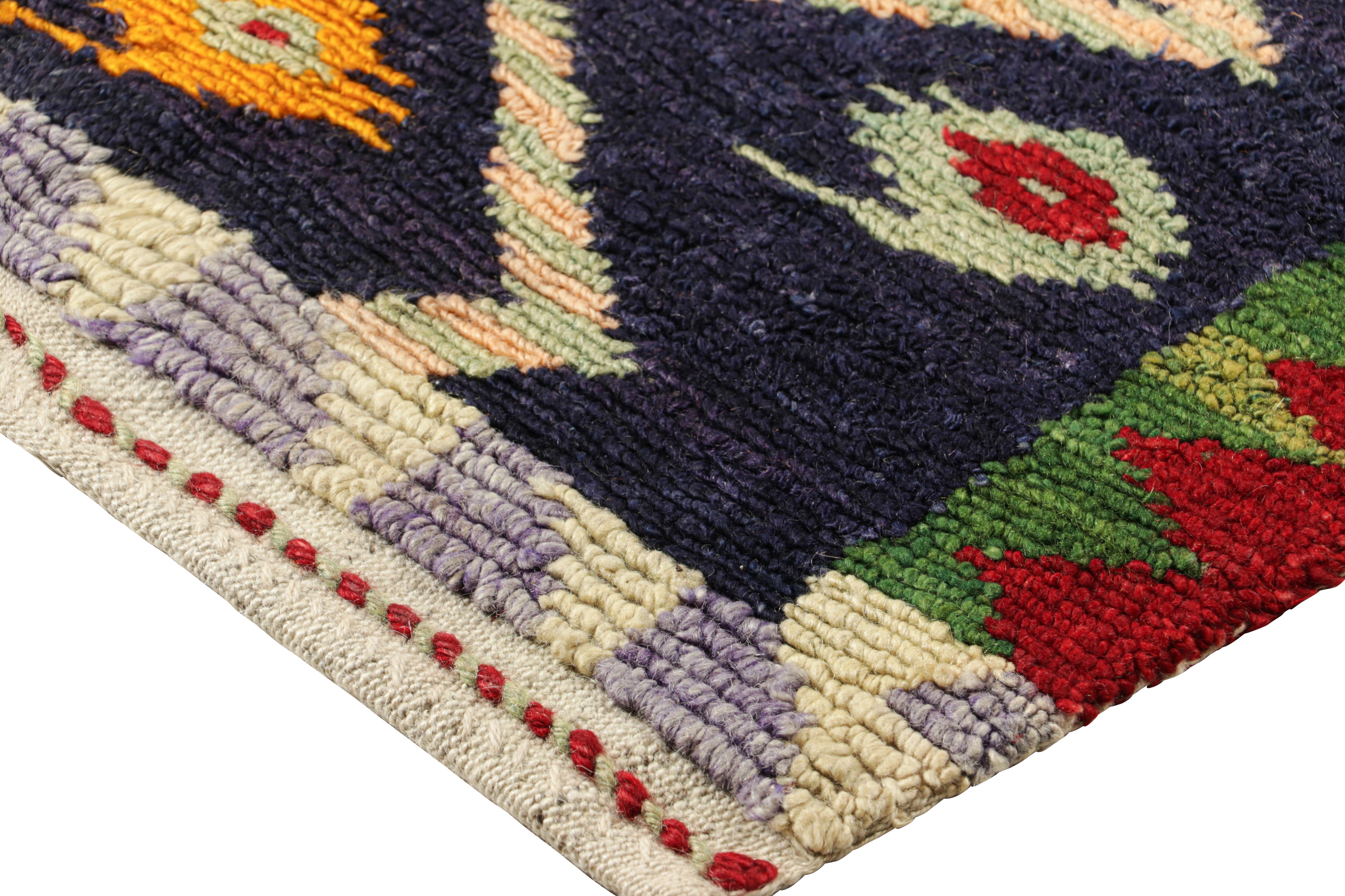 Vintage-Tulu-Teppich in Indigoblau mit bunten Chevron-Mustern von Rug & Kilim (Mitte des 20. Jahrhunderts) im Angebot