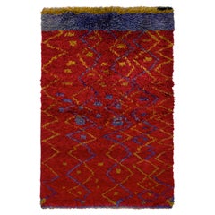 Tapis Tulu vintage rouge, bleu, motif zigzag moutarde, poils de bœuf, par Rug & Kilim