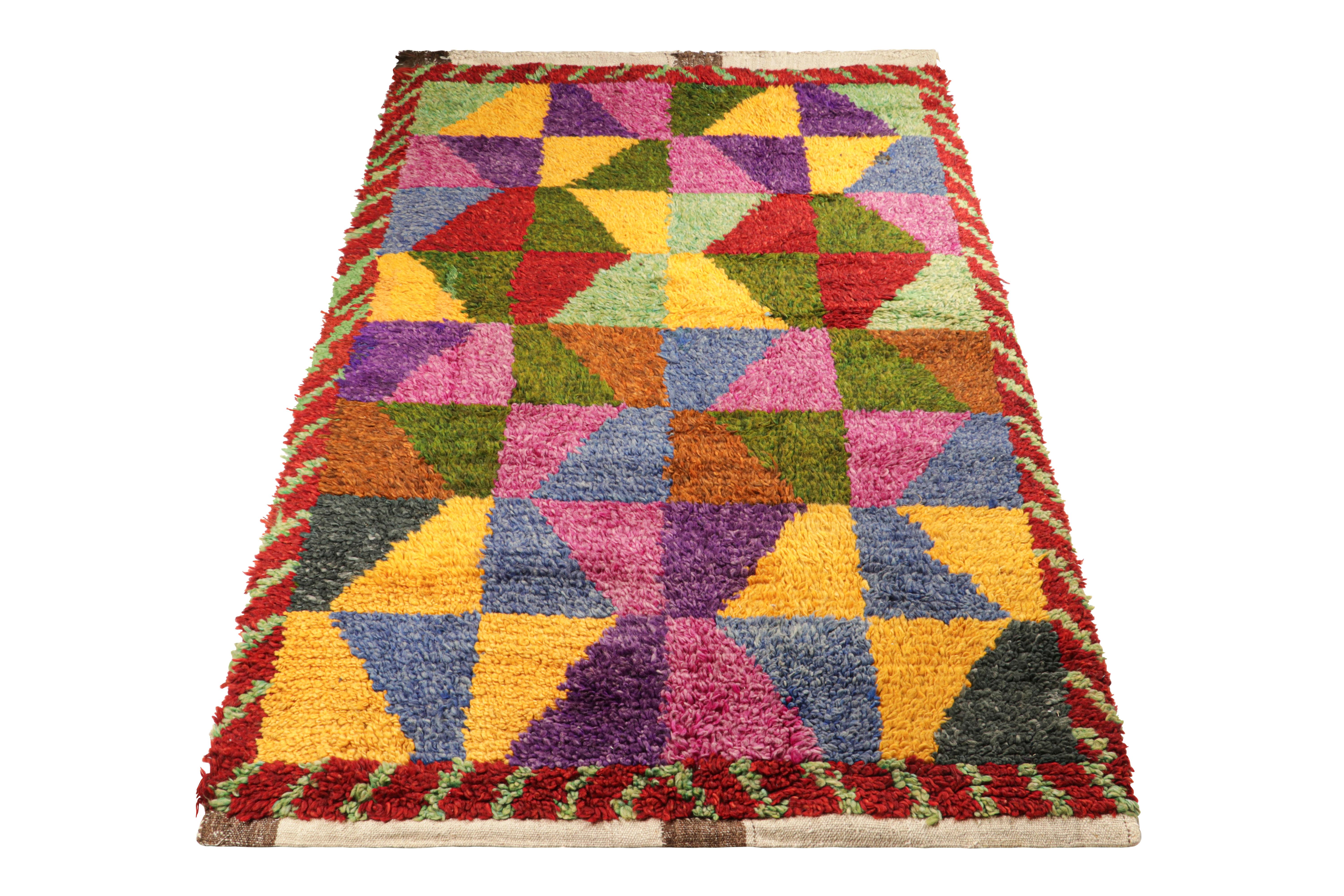 Vintage-Tulu-Teppich mit bunten geometrischen Rautenmustern, von Rug & Kilim im Zustand „Gut“ im Angebot in Long Island City, NY