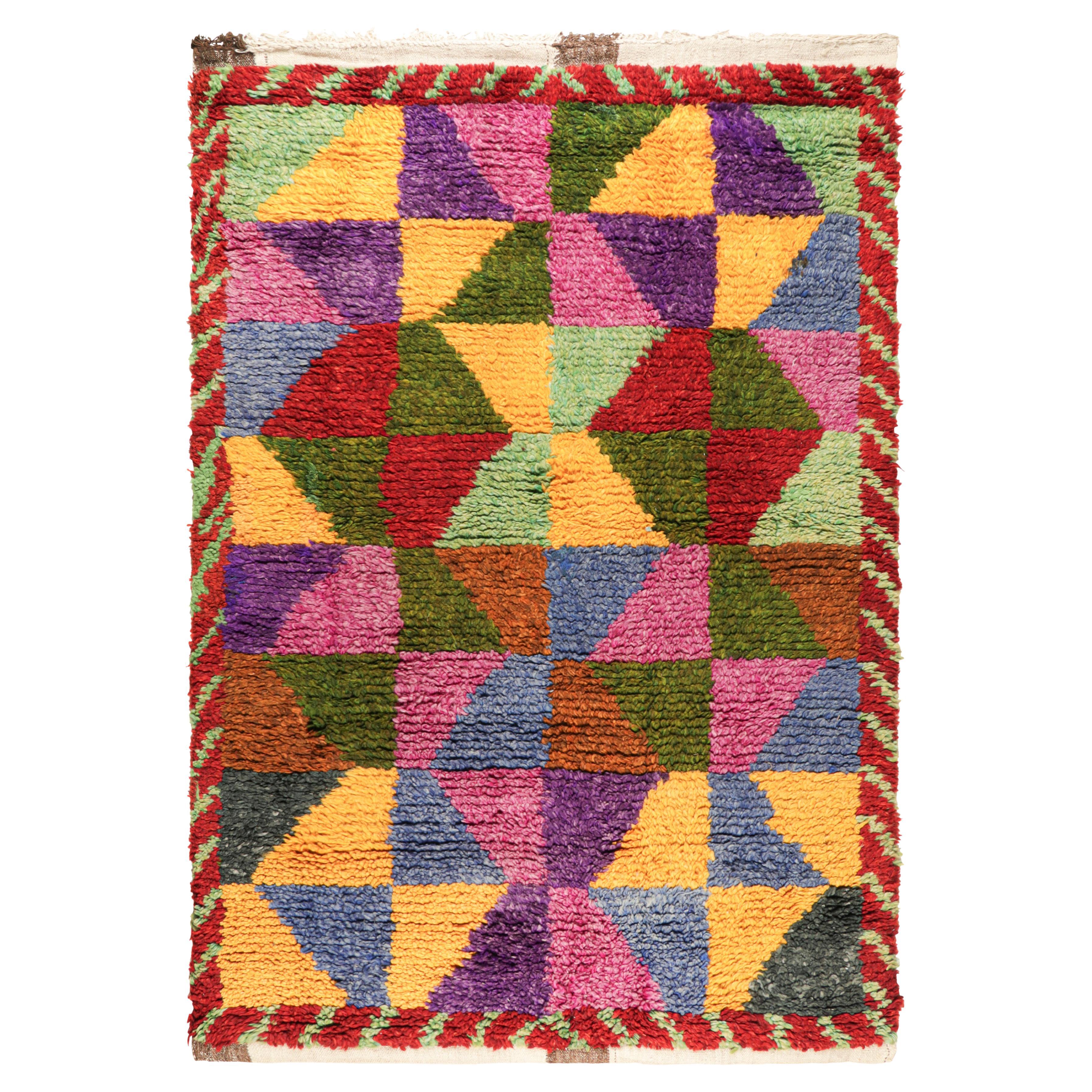 Alfombra Tulu Vintage con coloridos dibujos geométricos de rombos, de Rug & Kilim