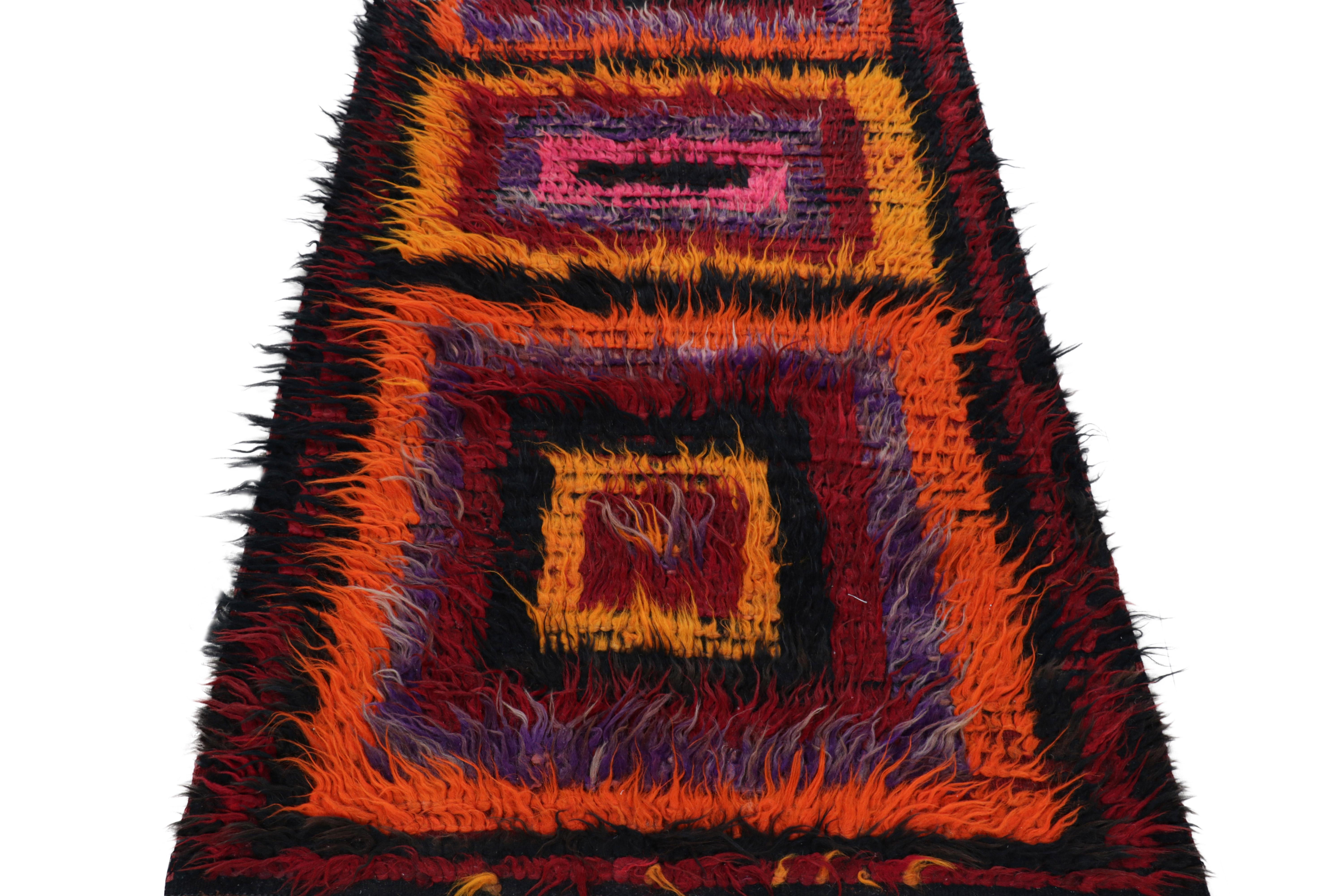 Vintage-Tulu-Teppich mit bunten geometrischen Mustern, von Rug & Kilim im Zustand „Gut“ im Angebot in Long Island City, NY