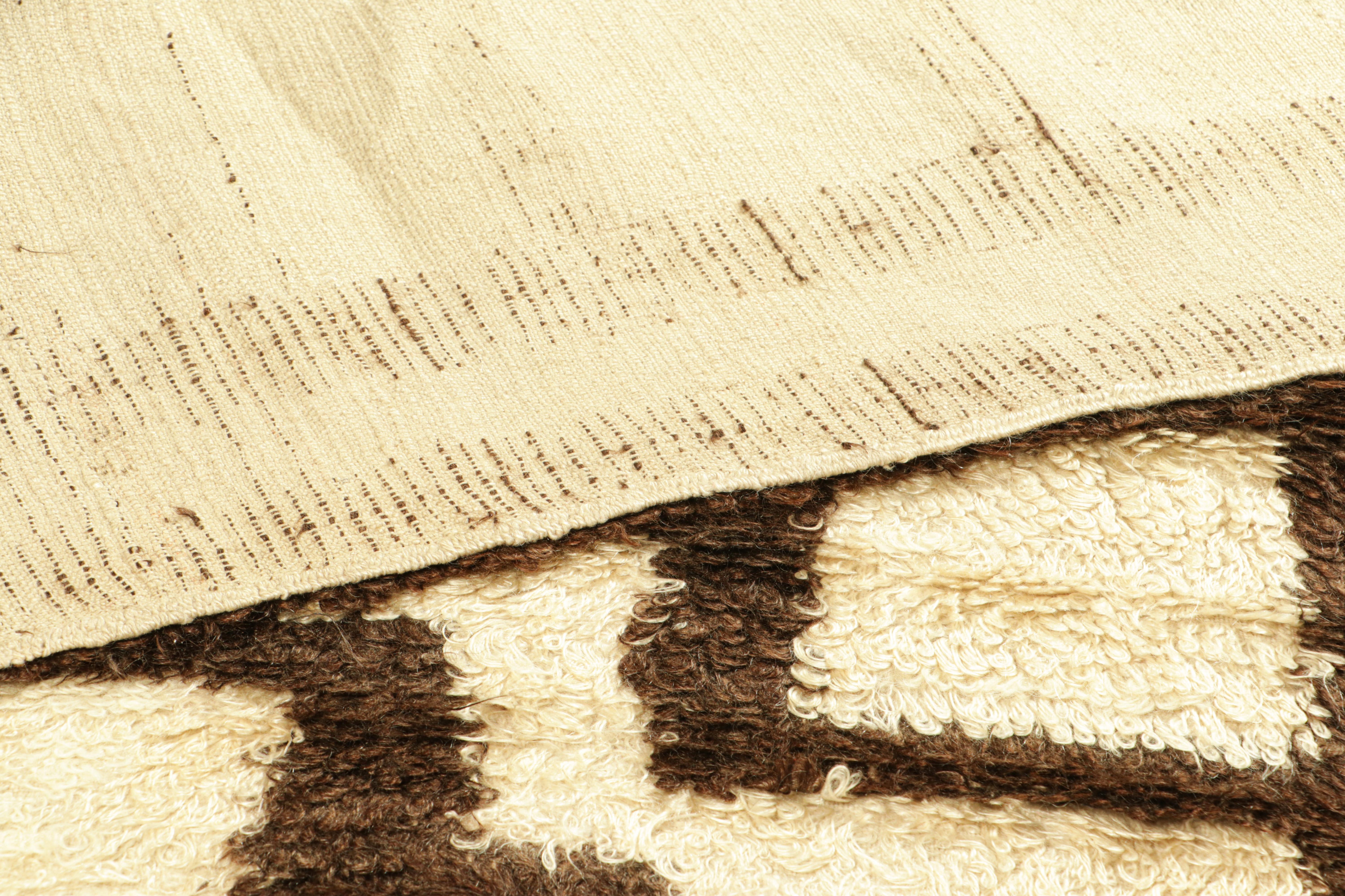 Vintage Tulu Teppich mit cremeweißen und braunen geometrischen Mustern, von Rug & Kilim (Wolle) im Angebot