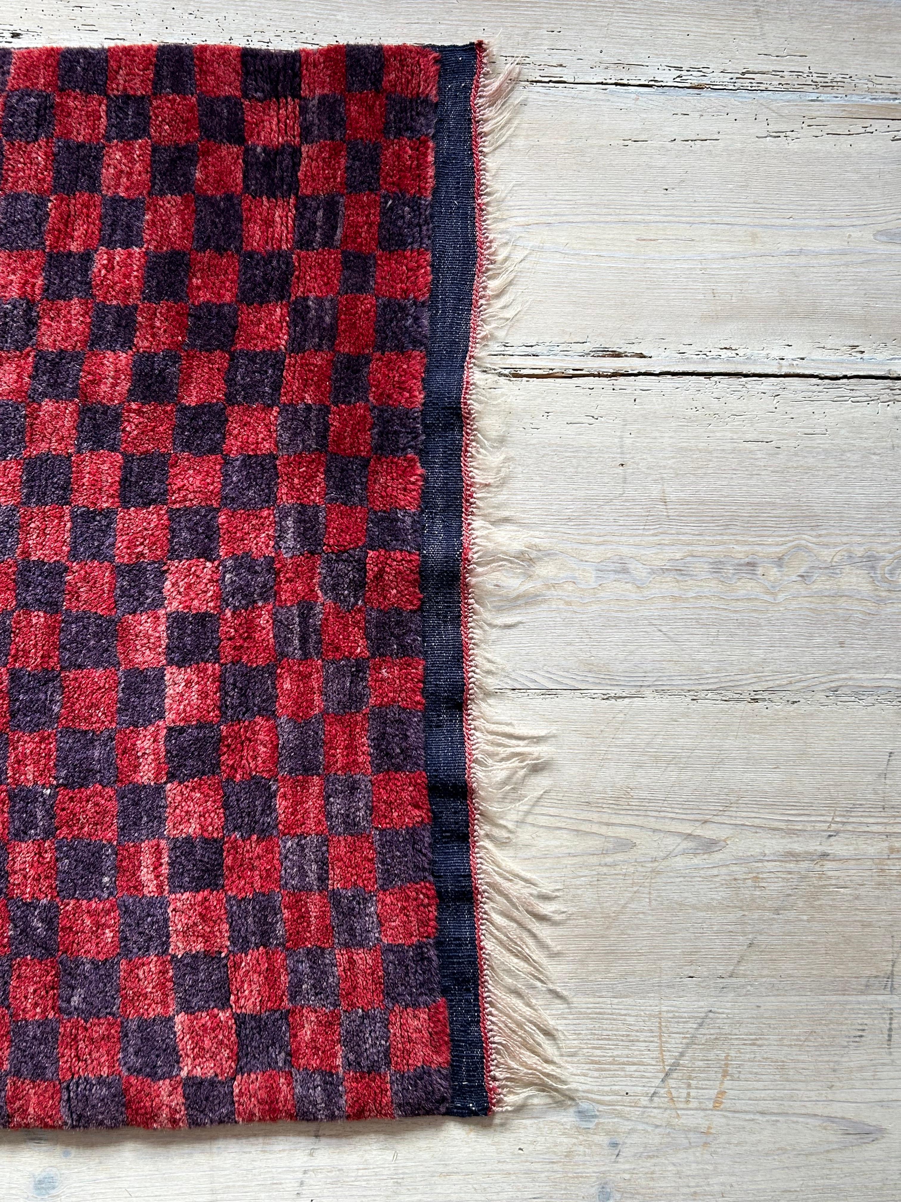 Vintage Tulu Rug with Red and Purple Check Pattern, Turkey, 20th Century For Sale 4