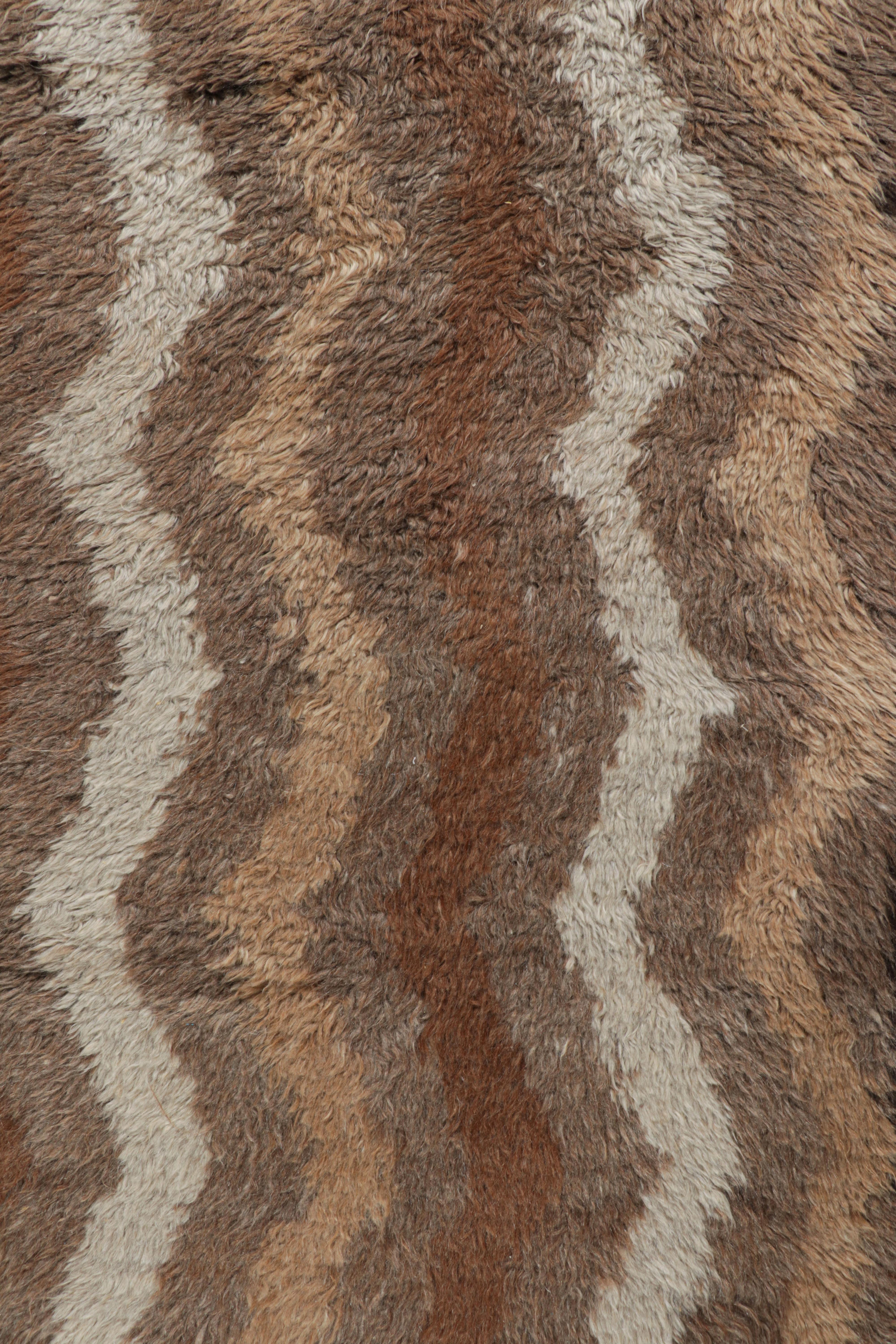 Vintage Tulu Läufer in Beige-Braun mit Chevron-Muster von Rug & Kilim (Türkisch) im Angebot