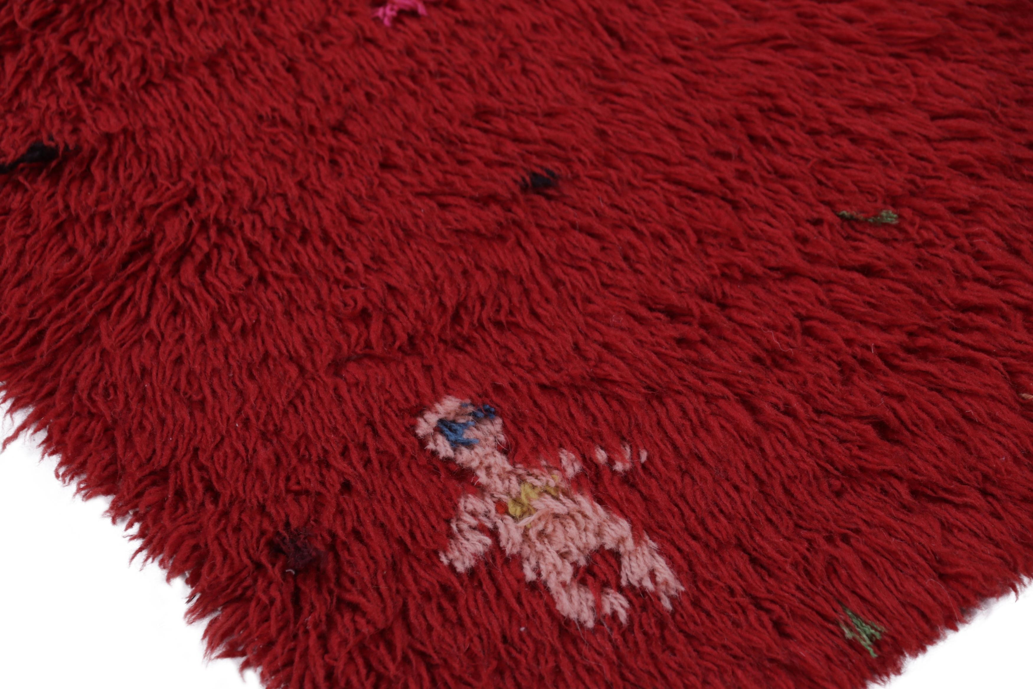 Runner Tulu vintage in rosso intenso con figure e motivi umani - Rug & Kilim In condizioni buone in vendita a Long Island City, NY