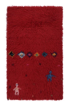 Runner Tulu vintage in rosso intenso con figure e motivi umani - Rug & Kilim