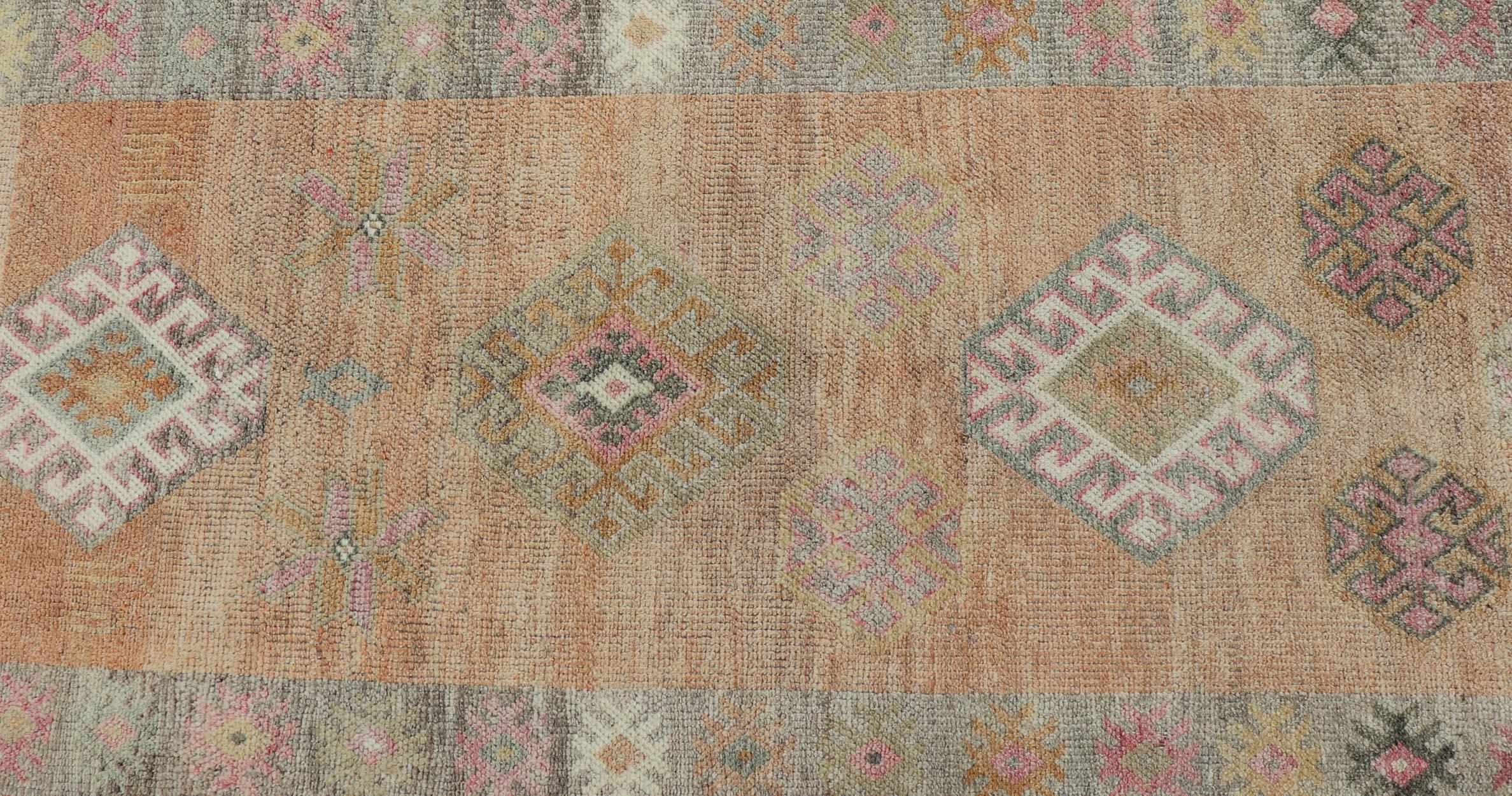 Oushak Tapis de couloir turc Tulu des années 1940 avec motif de médaillon, 2'11