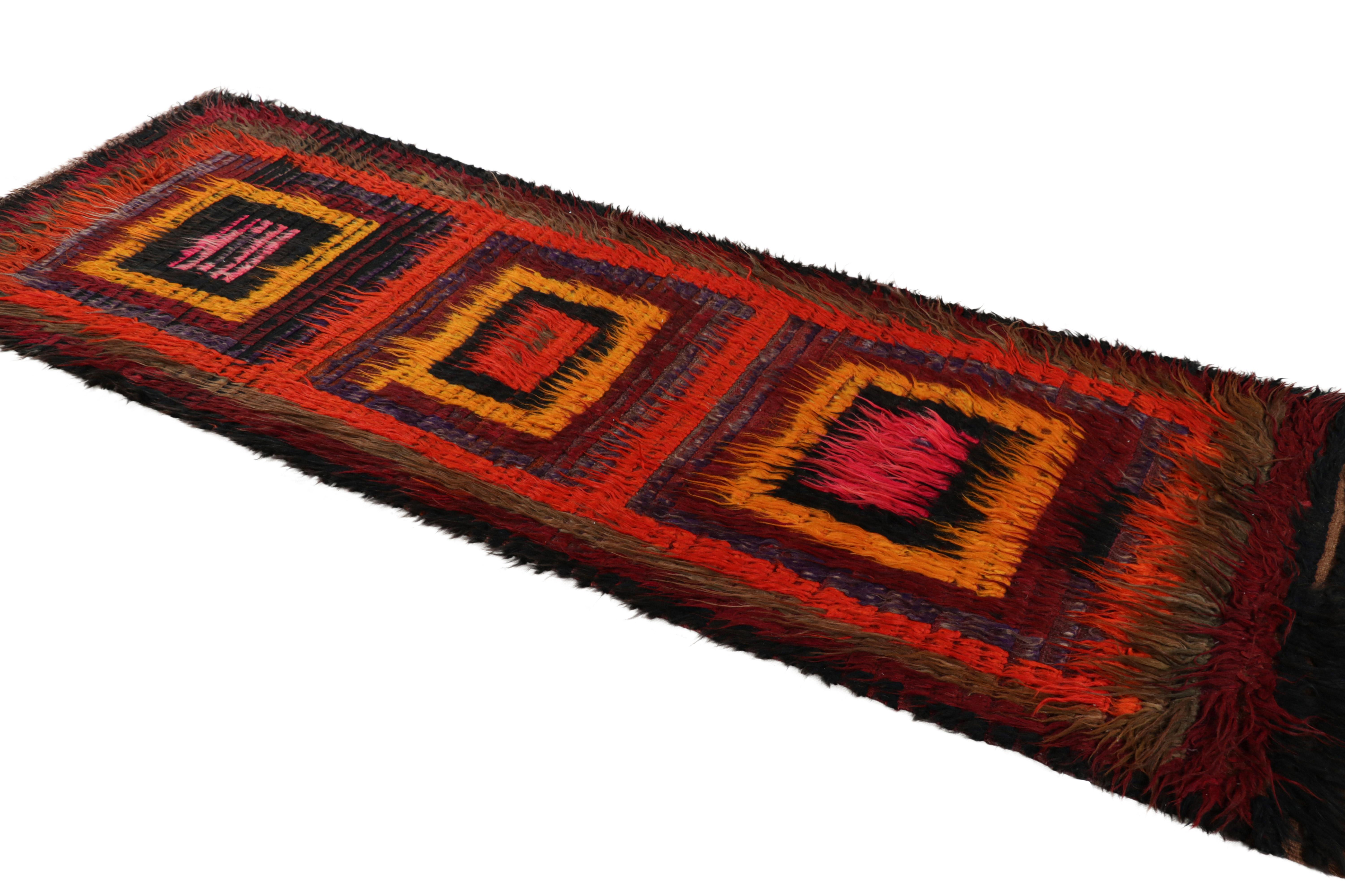 Vintage Tulu Läufer Teppich mit bunten geometrischen Mustern, von Rug & Kilim (Handgeknüpft) im Angebot