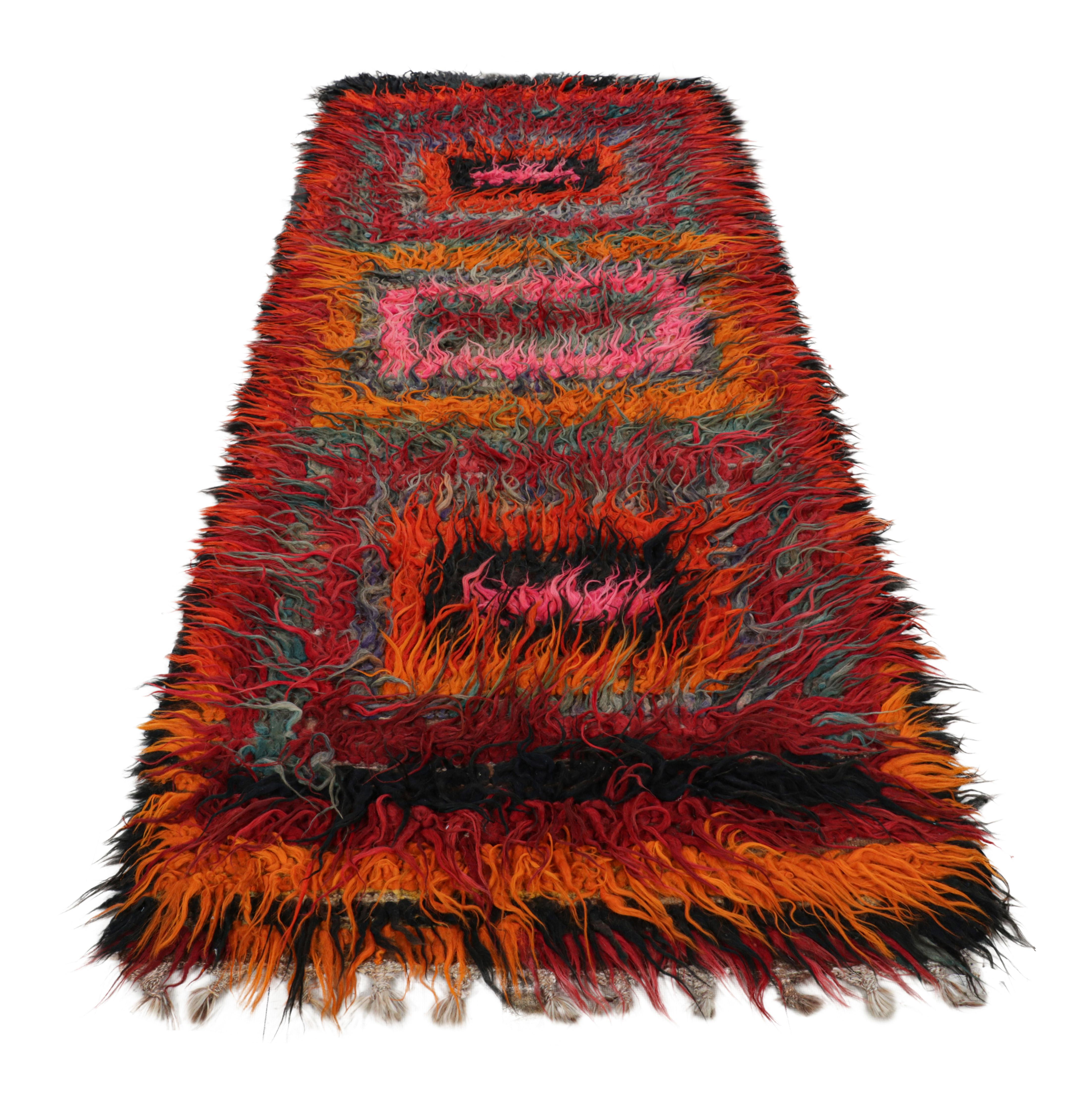 Vintage Tulu Läufer Teppich mit bunten geometrischen Mustern, von Rug & Kilim (Handgeknüpft) im Angebot