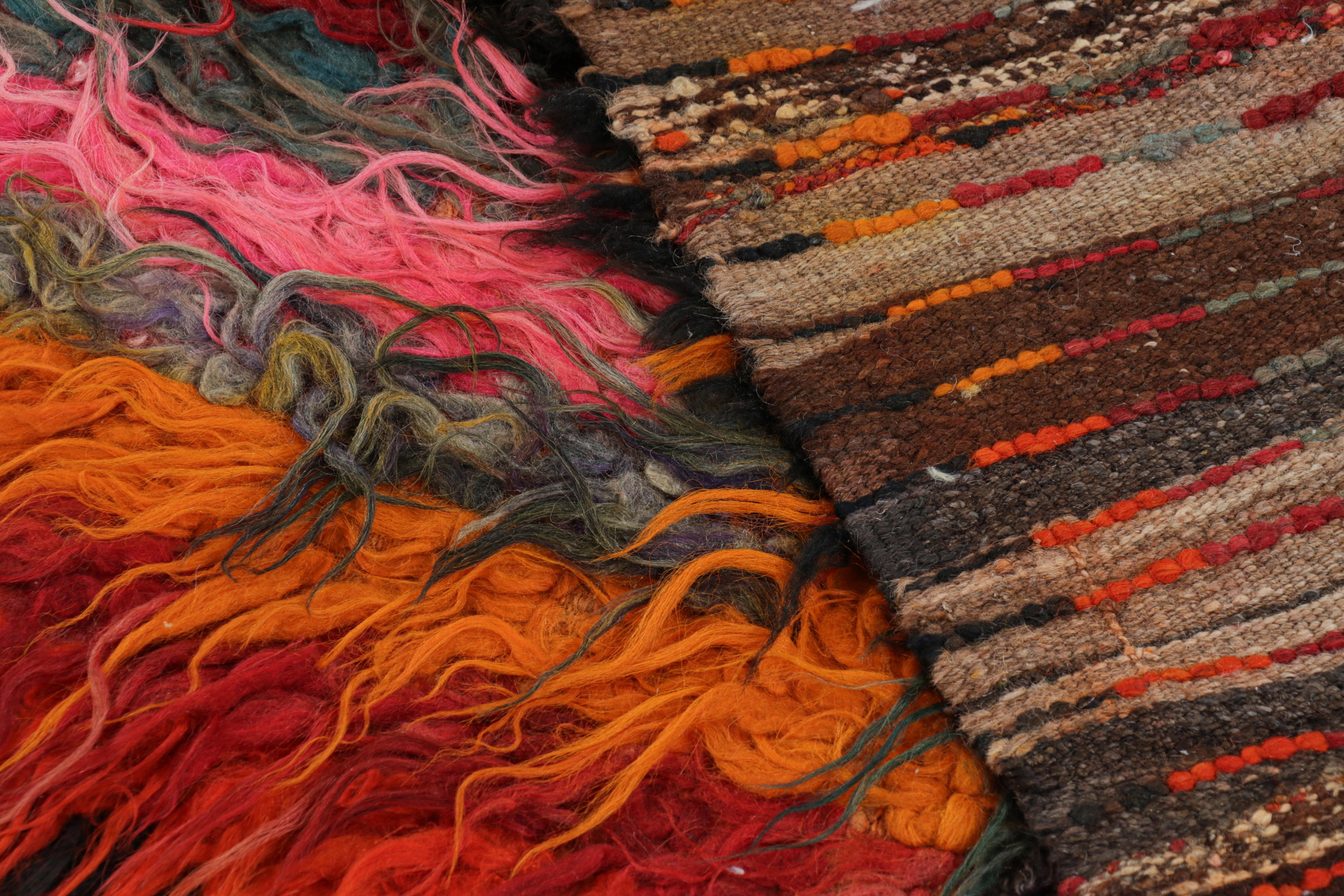 Vintage Tulu Läufer Teppich mit bunten geometrischen Mustern, von Rug & Kilim (Wolle) im Angebot