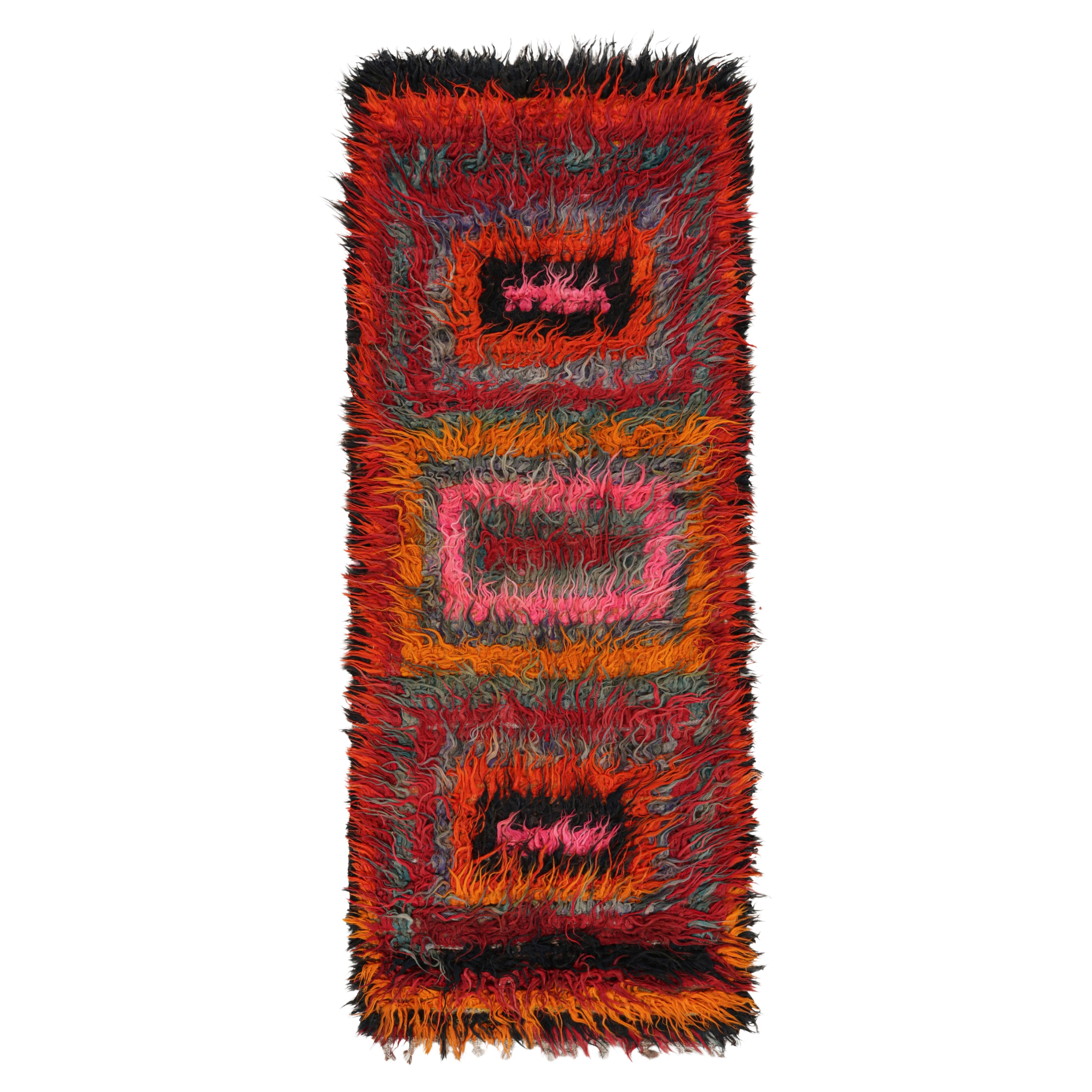 Alfombra de calle Tulu vintage con motivos geométricos de colores, de Rug & Kilim