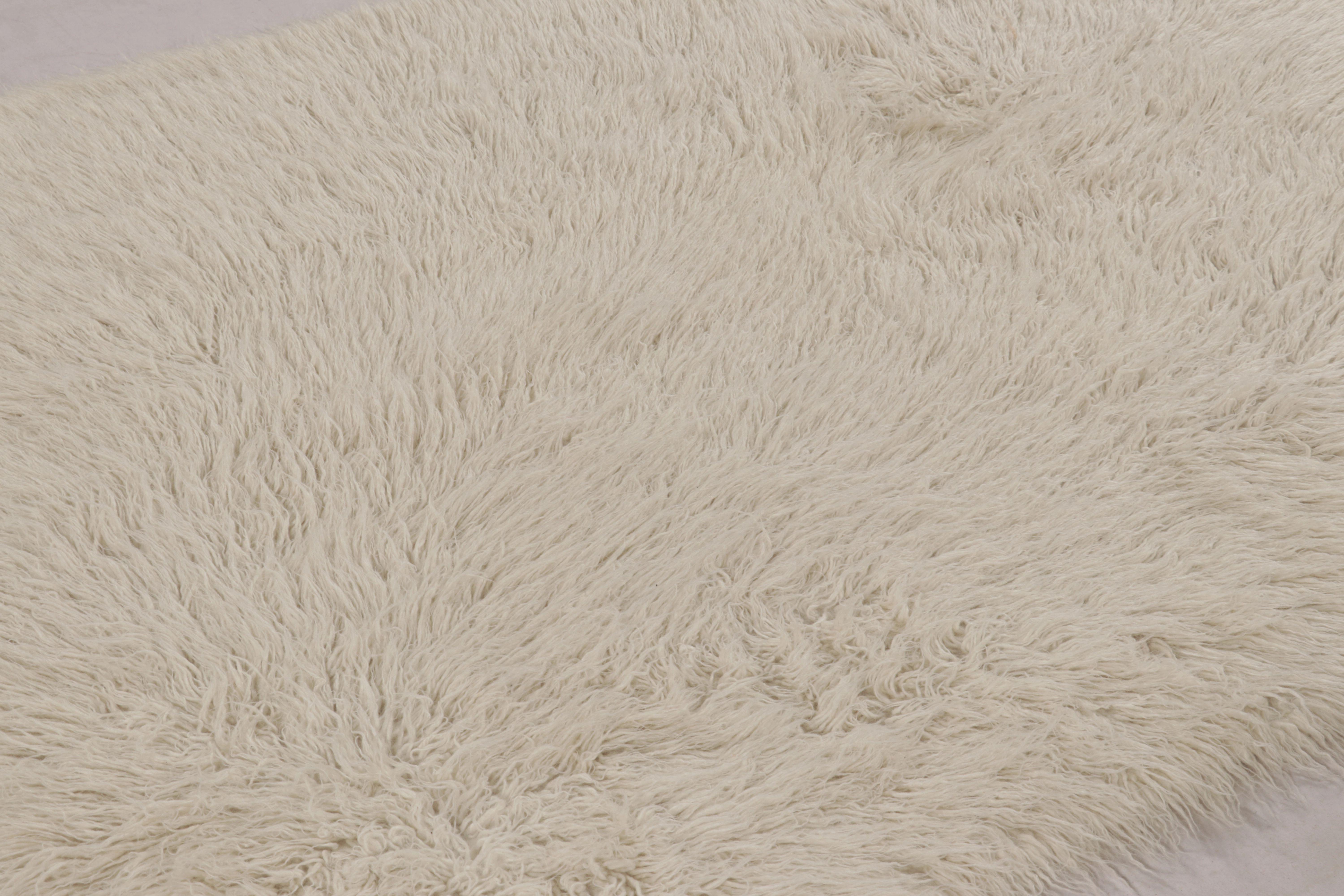 Laine Tapis Vintage Tulu Shag, tons beige, ivoire et crème - Rug & Kilim en vente