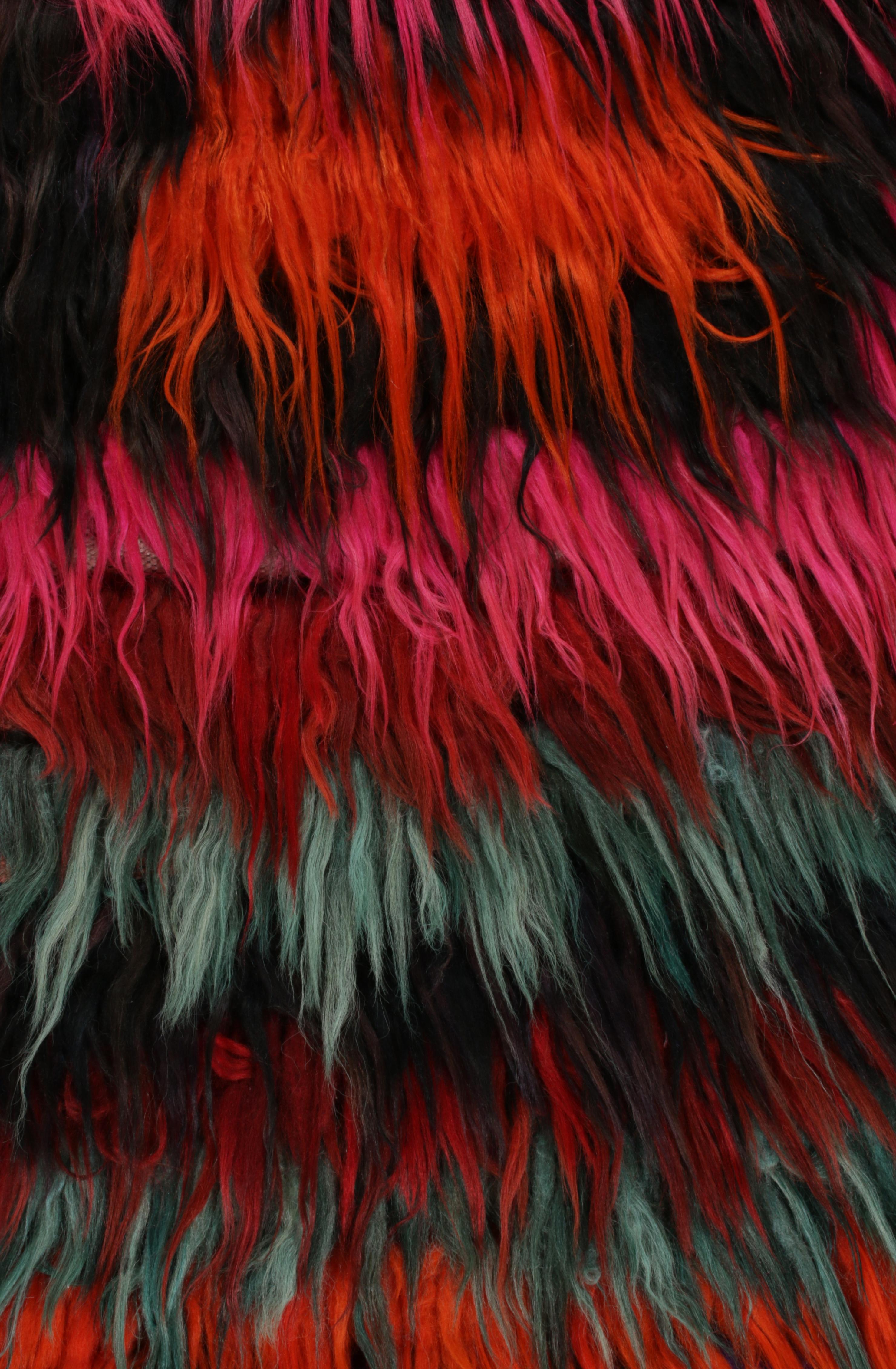 Vintage Tulu Shag Teppich mit mehrfarbigem geometrischem Muster, hoher Flor von Teppich & Kelim im Zustand „Gut“ im Angebot in Long Island City, NY