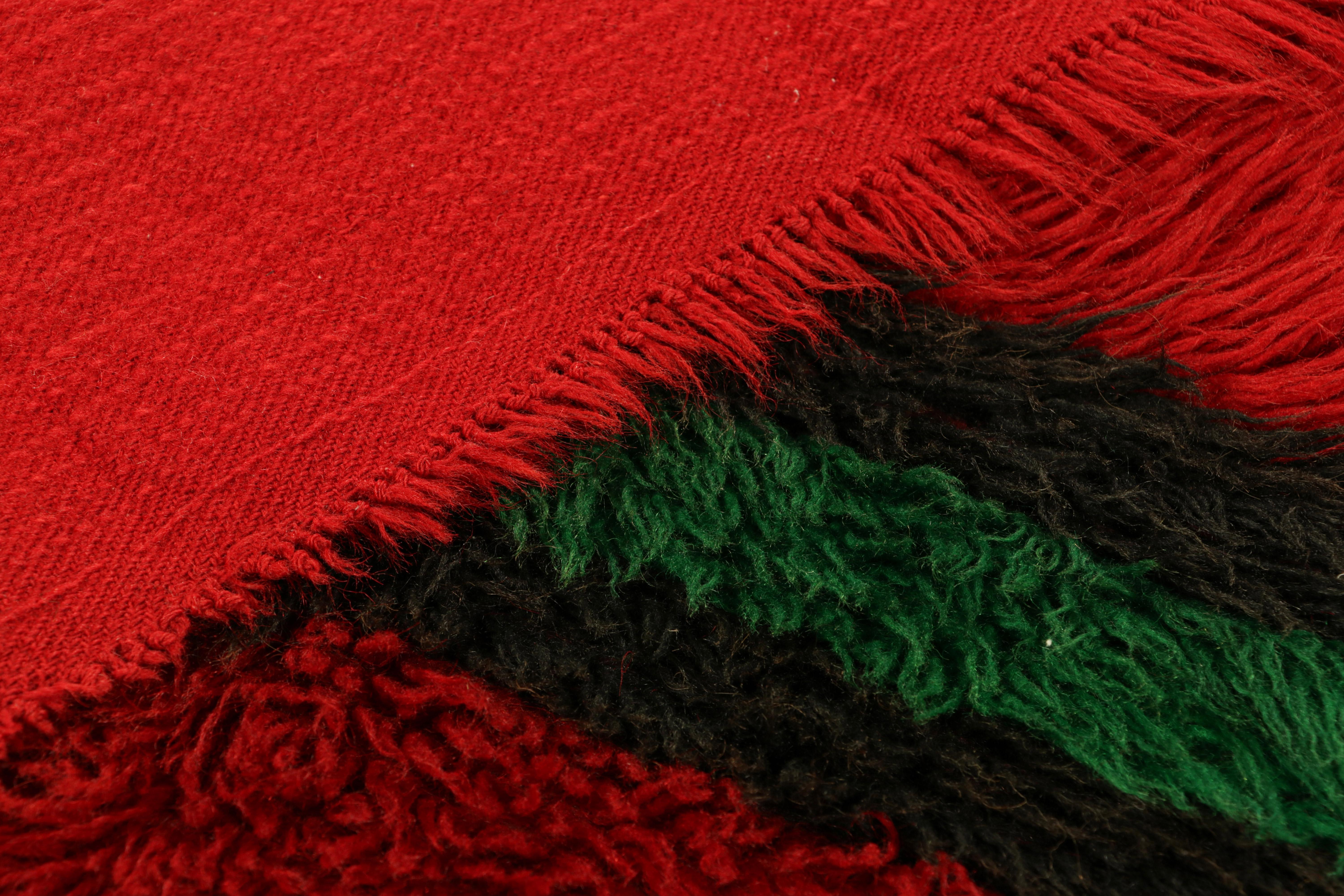 Vintage Tulu Shag Teppich in Rot mit grünem geometrischem Muster, von Rug & Kilim (Wolle) im Angebot