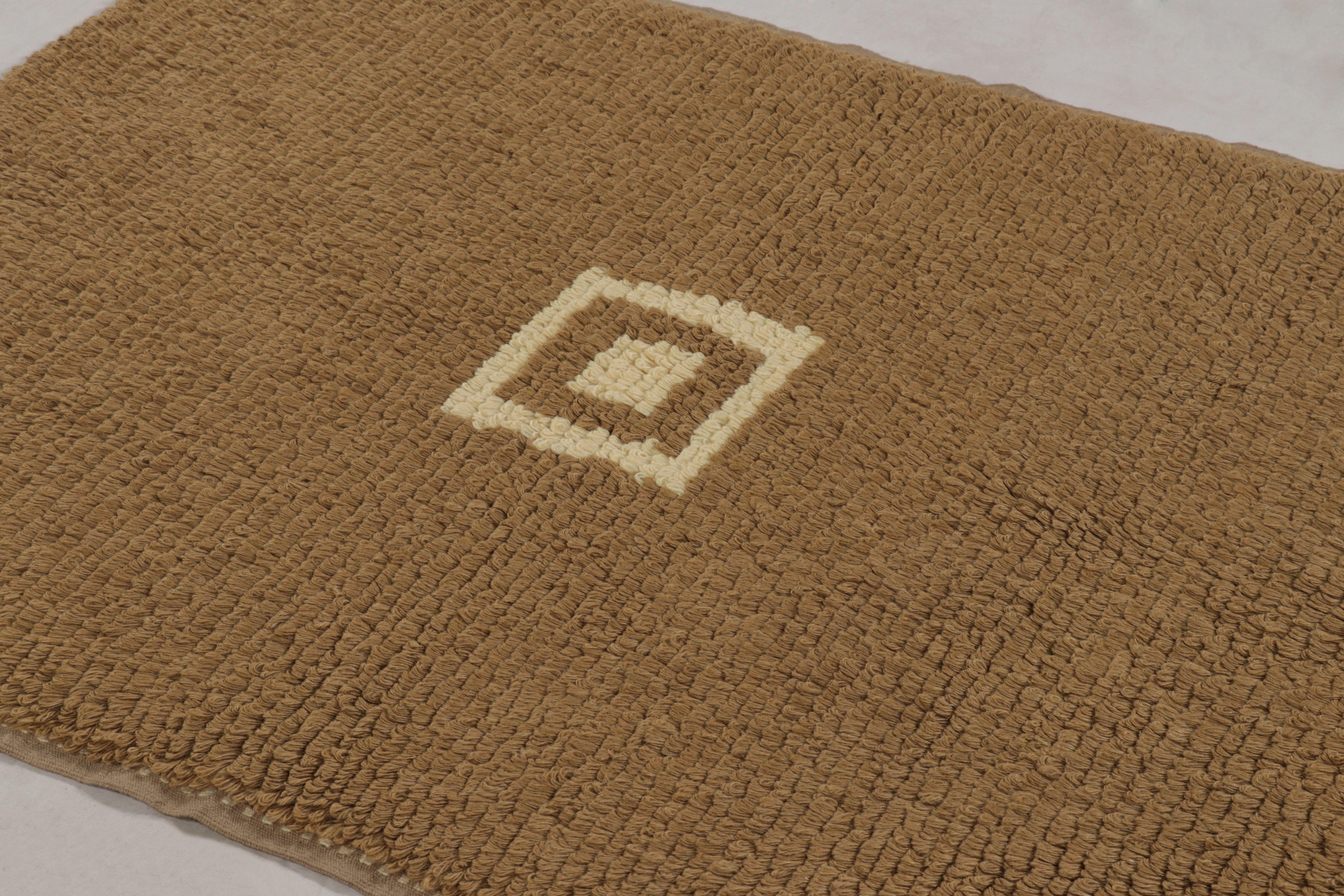 Metà XX secolo Tappeto Tulu Shag vintage in marrone caldo con medaglione geometrico beige - Rug & Kilim in vendita