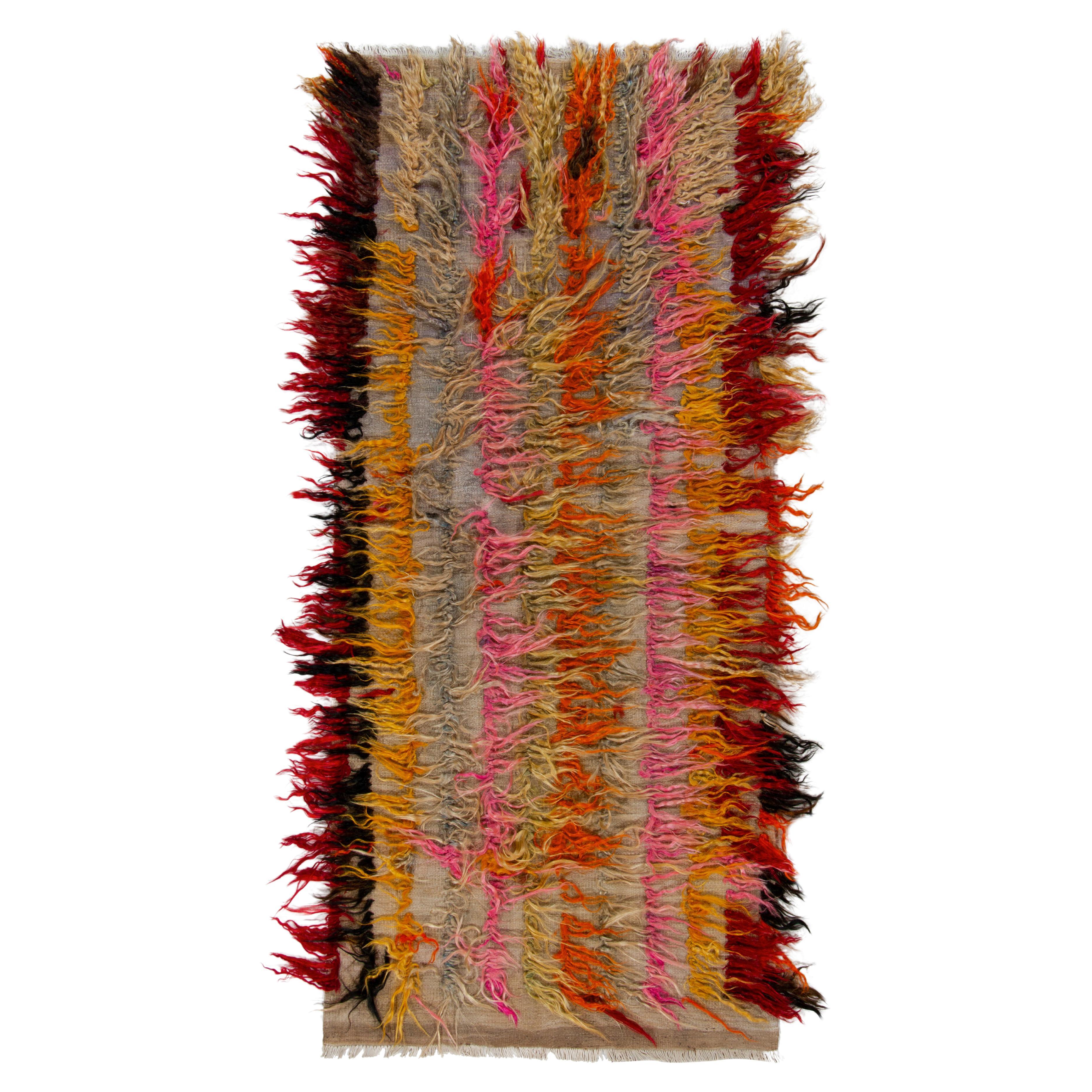 Tulu Shag Vintage-Läu Vintage-Läufer in Beige mit mehrfarbigen hochgeschlossenen Florstreifen von Teppich & Kelim