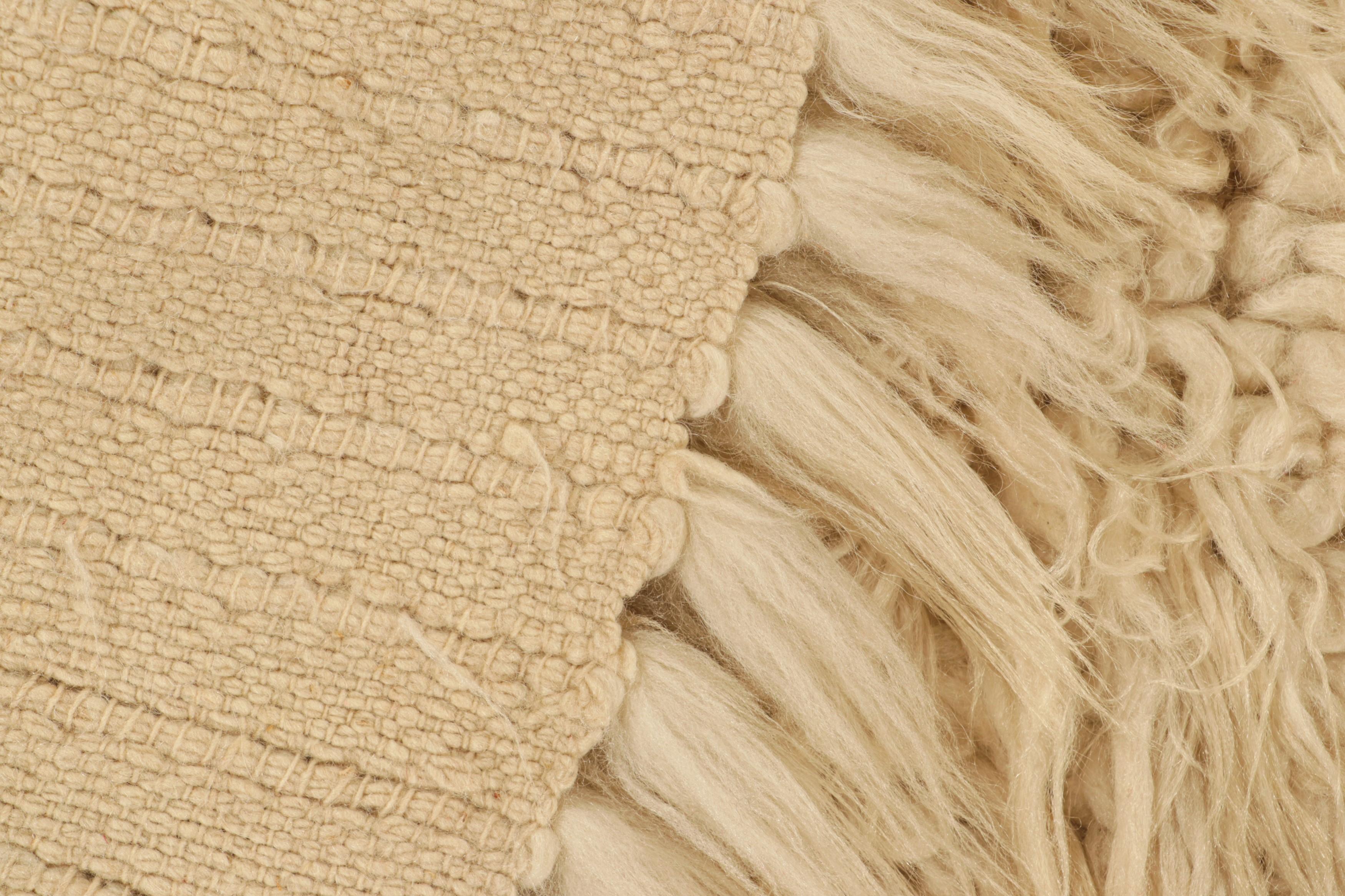 Laine Tapis de course vintage Tulu Shag en beige et crème à poils longs - Rug & Kilim en vente